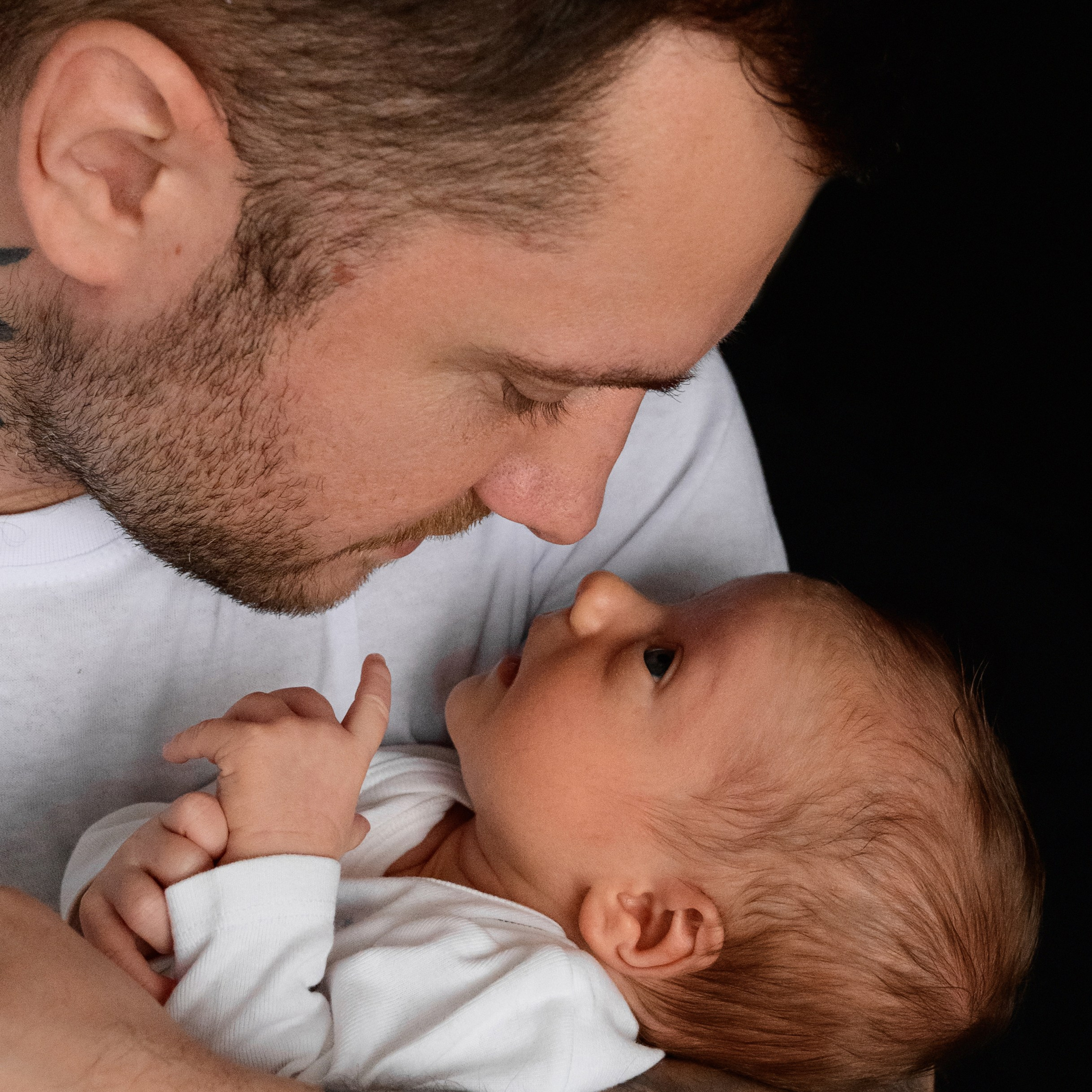 Семейные кадры с новорожденными. Фотограф новорожденных малышей в Санкт-Петербурге