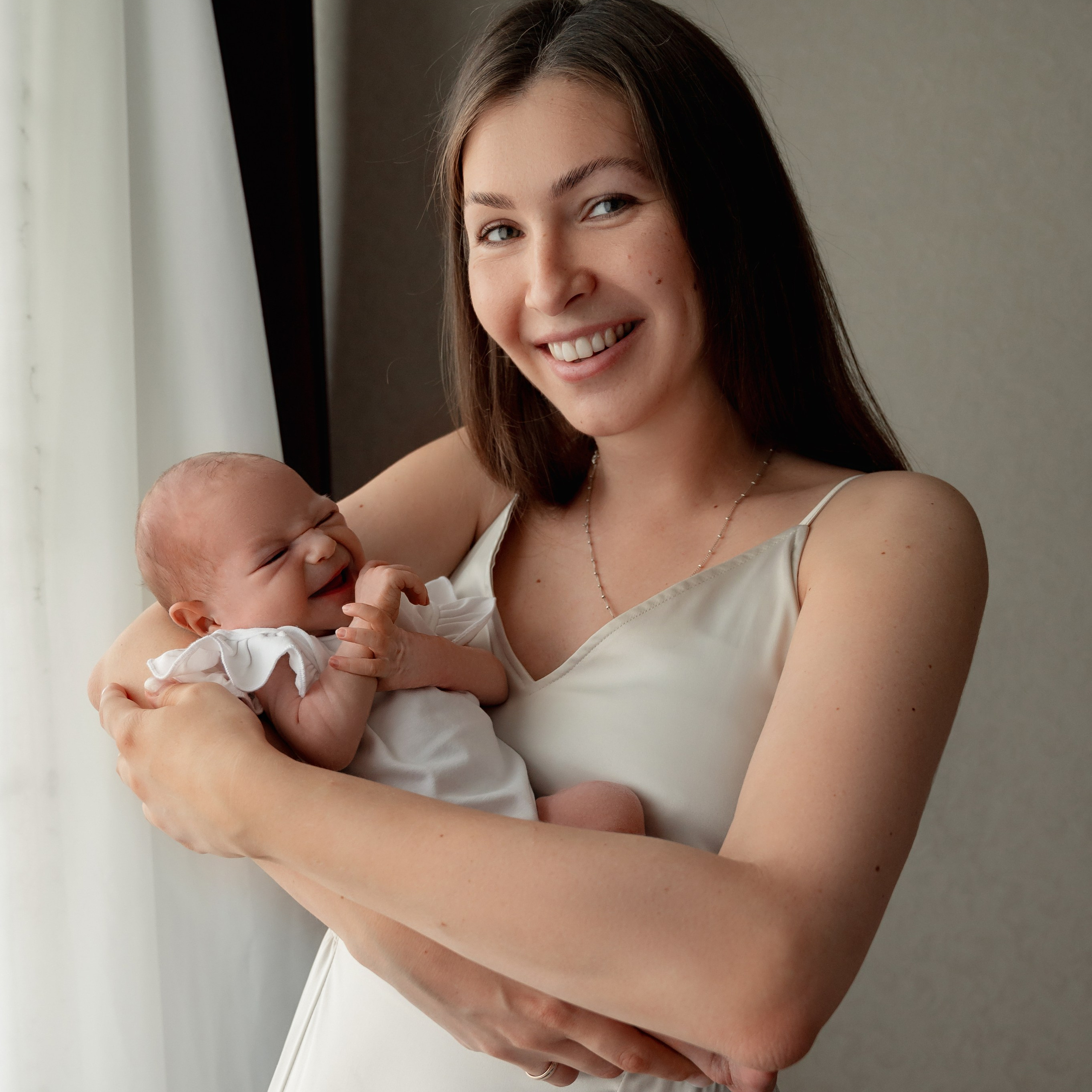 Семейные кадры с новорожденными. Фотограф новорожденных малышей в Санкт-Петербурге