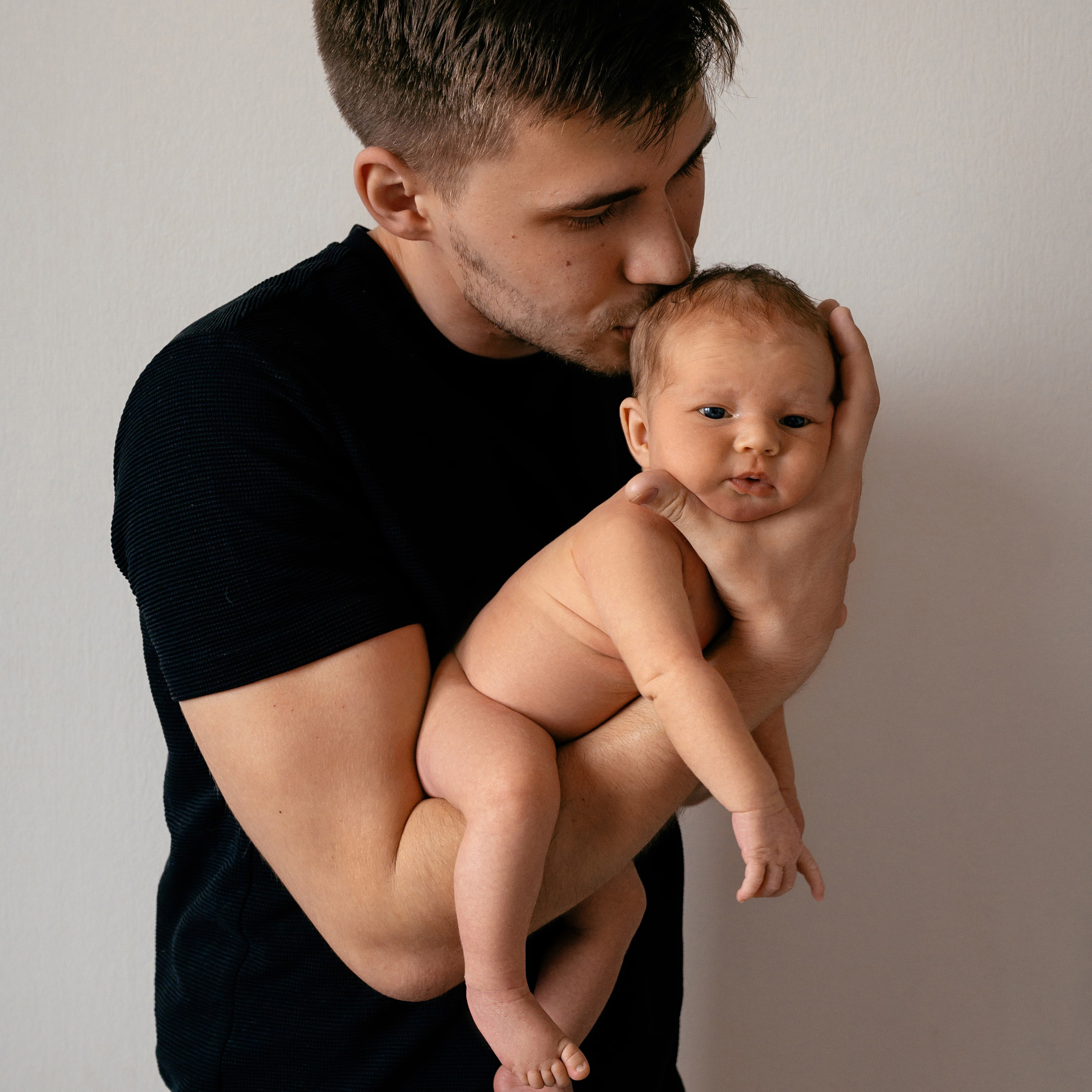 Семейные кадры с новорожденными. Фотограф новорожденных малышей в Санкт-Петербурге