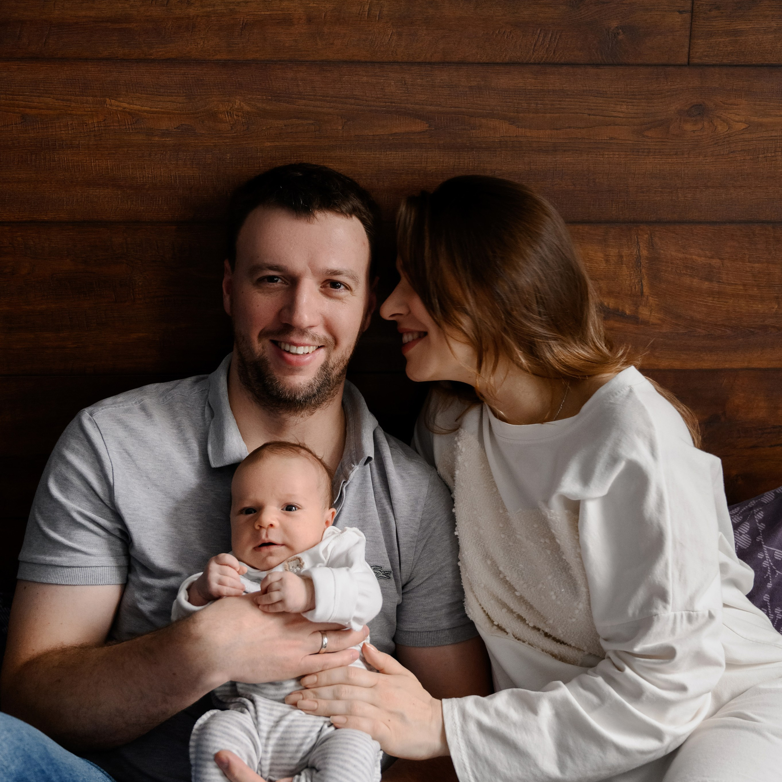 Семейные кадры с новорожденными. Фотограф новорожденных малышей в Санкт-Петербурге