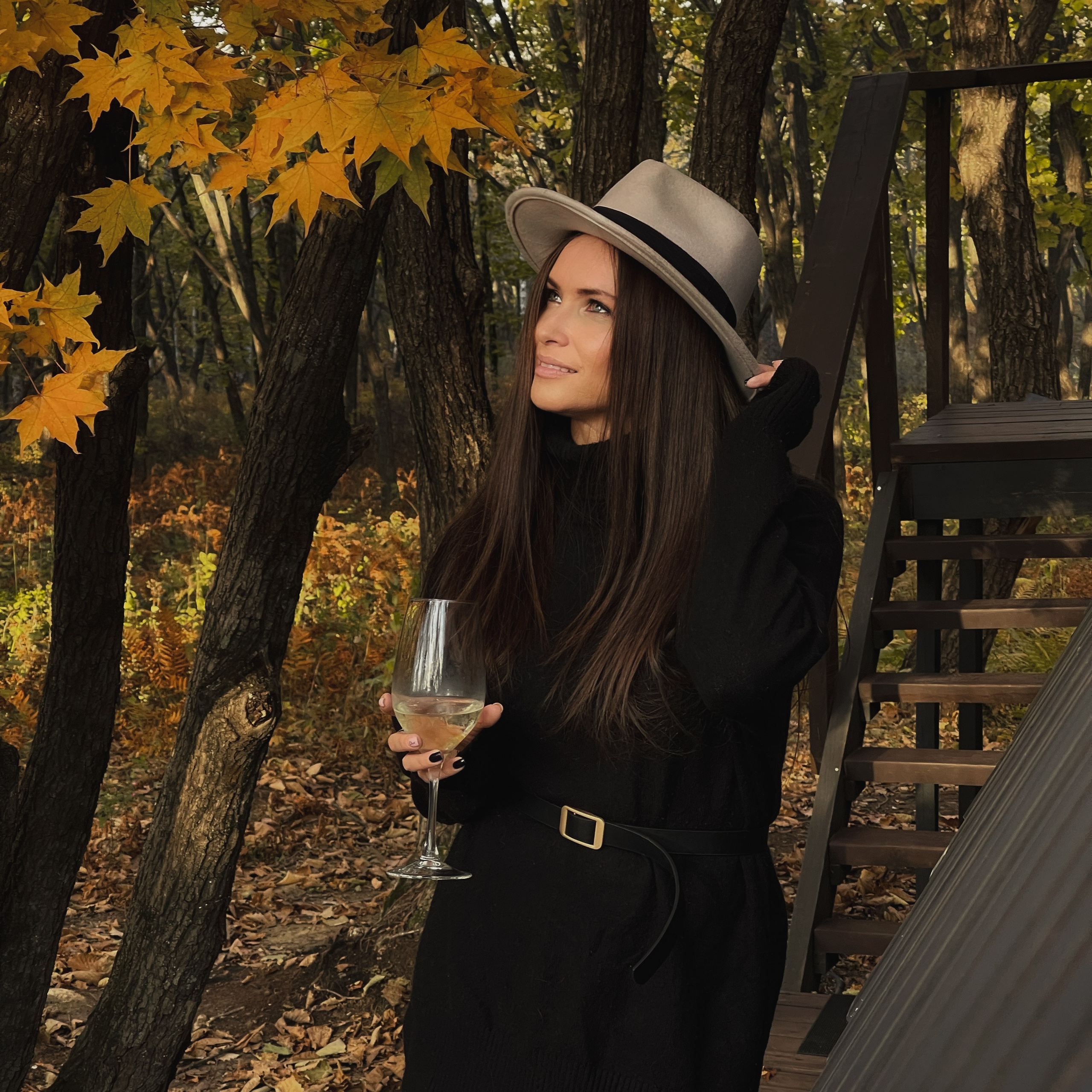 Осенняя контент-съемка для La Frame Glamping (mobile photo). Мобильный фотограф Владивосток