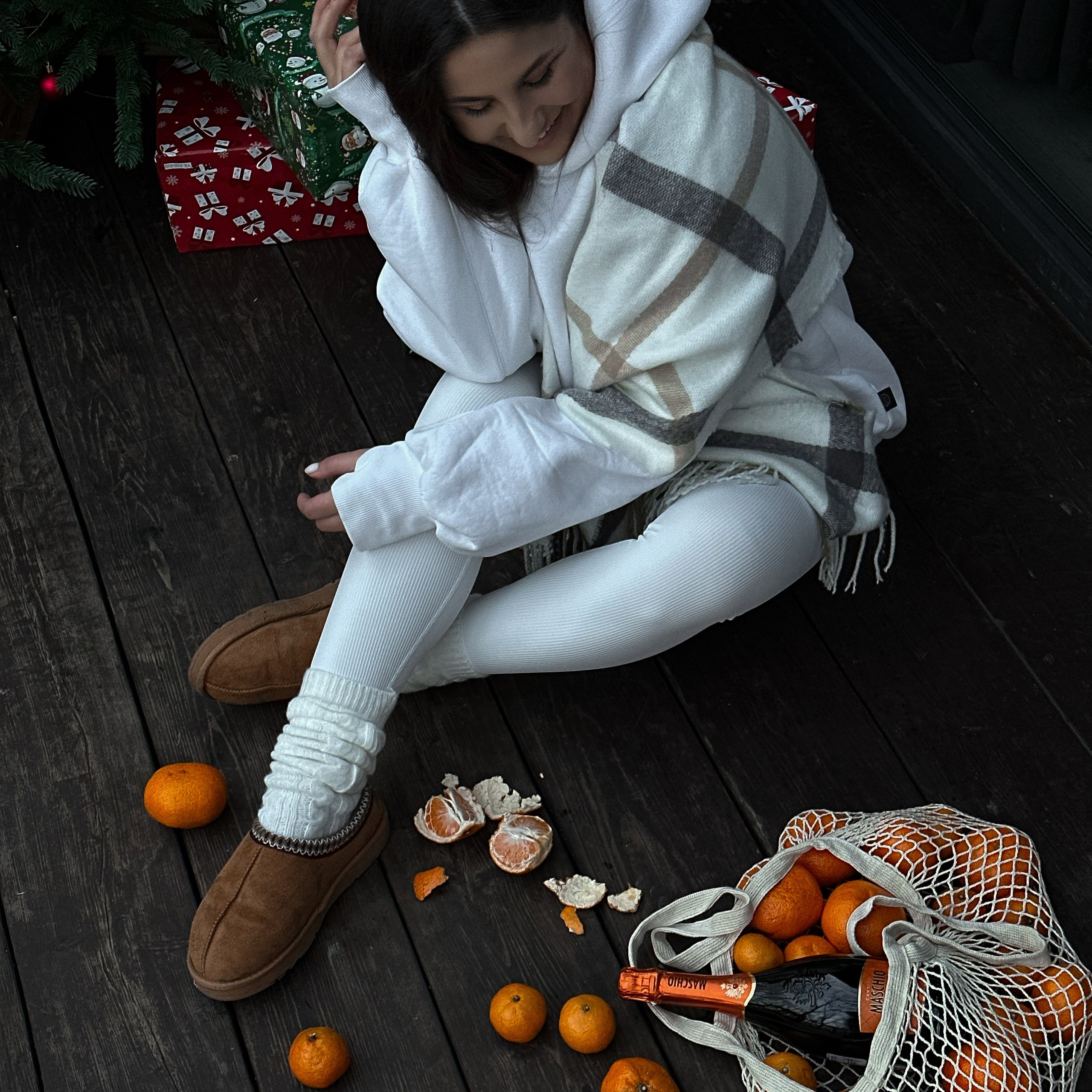 Новогодняя контент-съемка для La Frame глэмпинг. Мобильный фотограф Владивосток