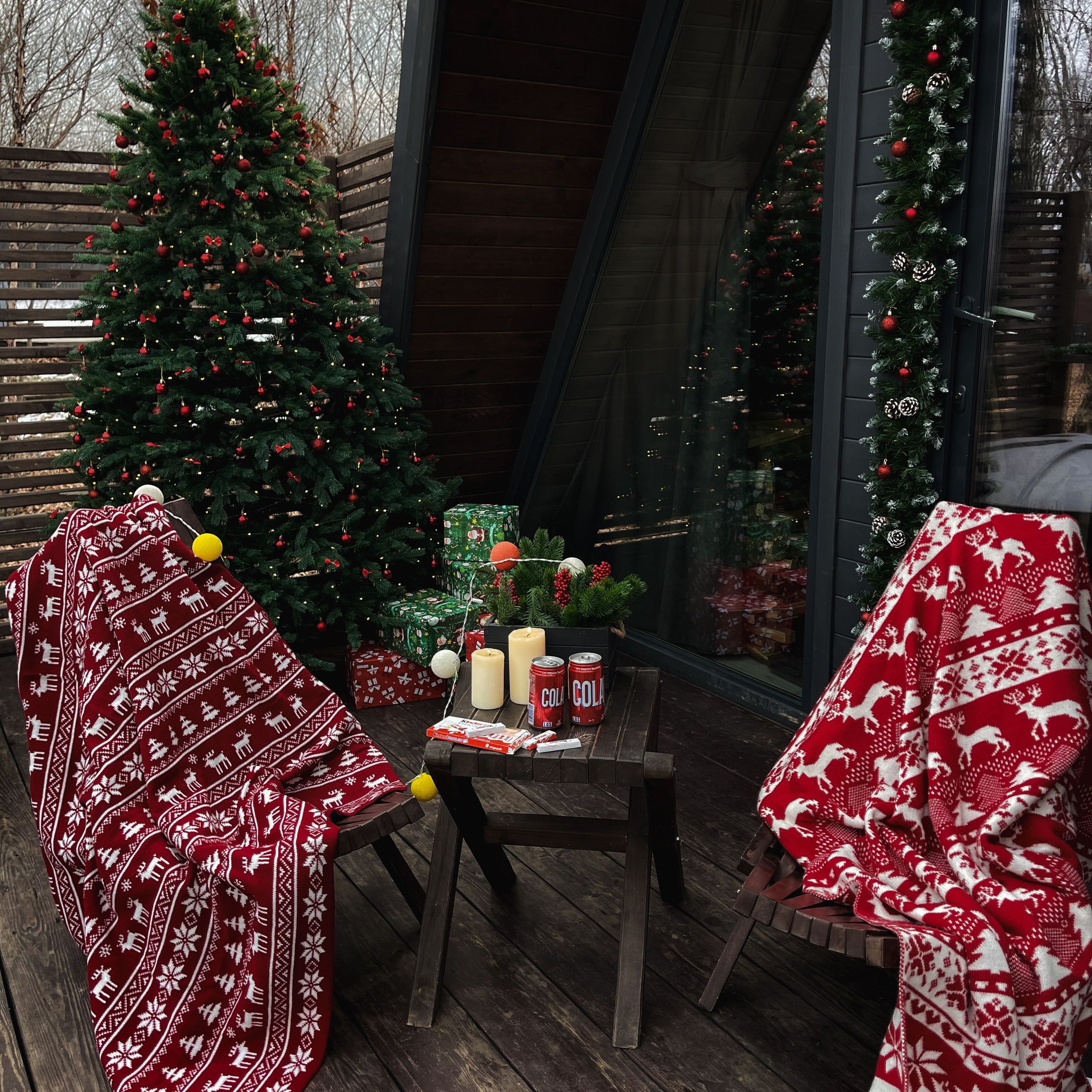 Новогодняя контент-съемка для La Frame глэмпинг. Мобильный фотограф Владивосток