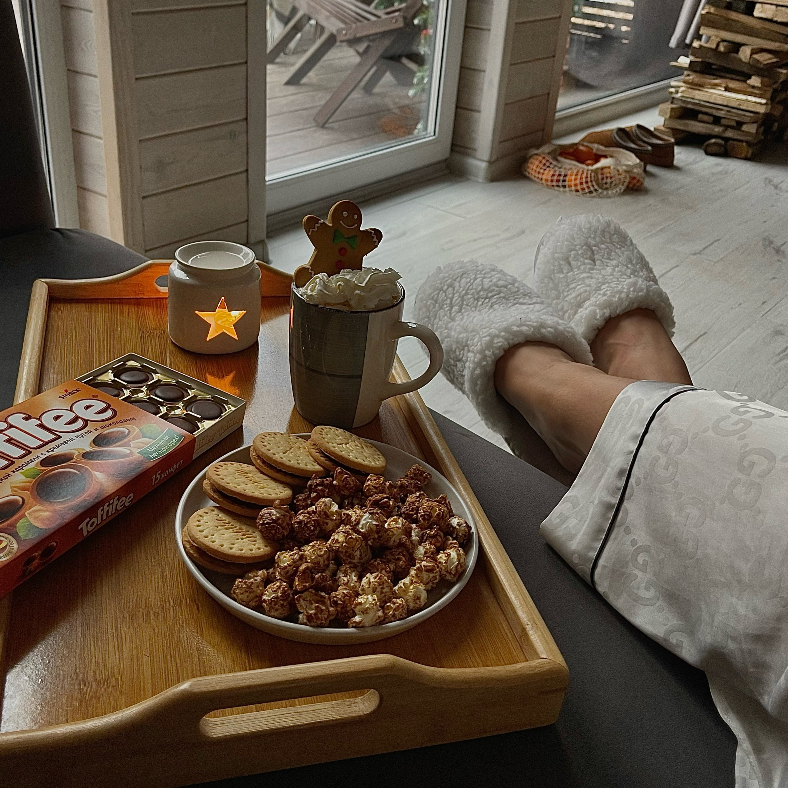 Новогодняя контент-съемка для La Frame глэмпинг. Мобильный фотограф Владивосток