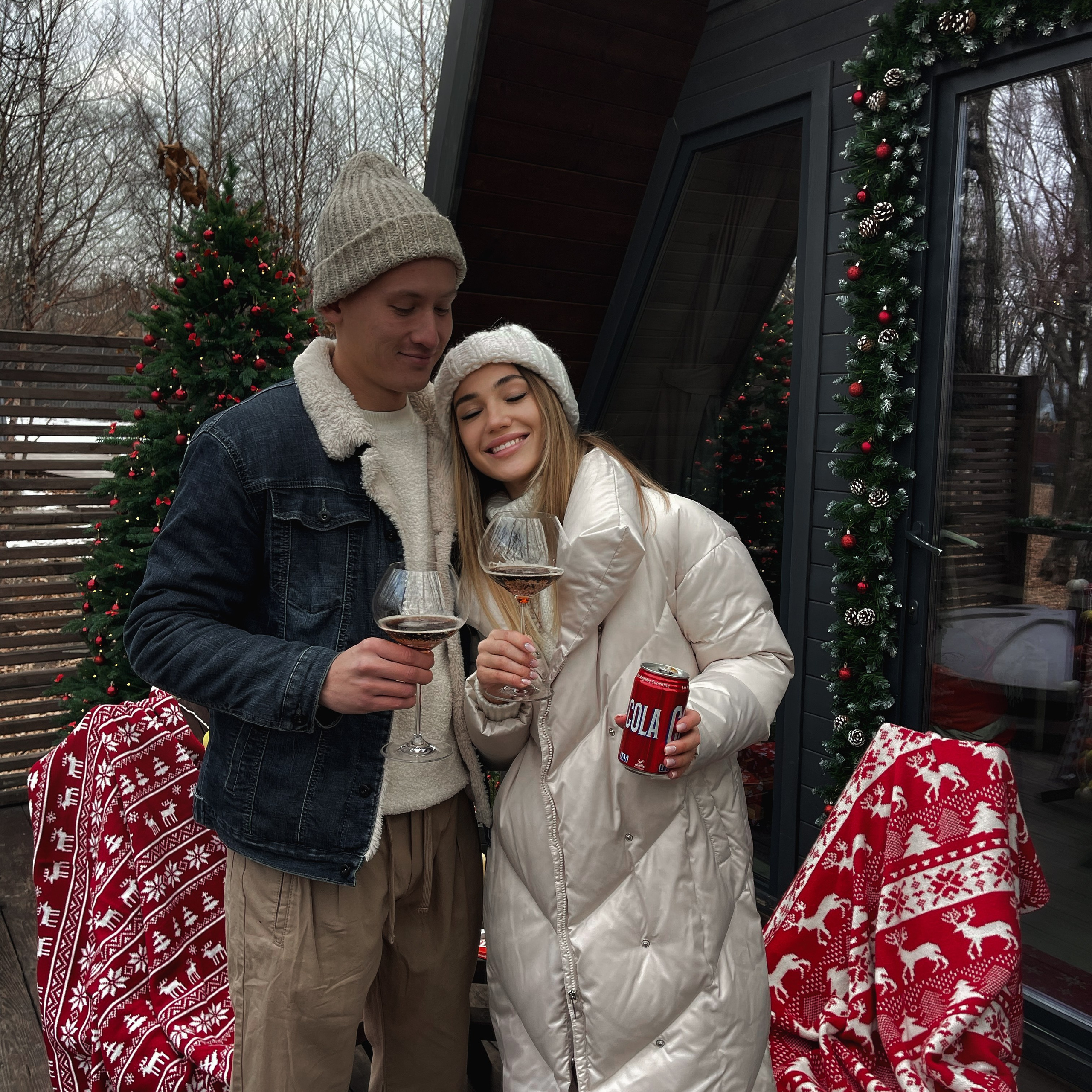 Новогодняя контент-съемка для La Frame глэмпинг. Мобильный фотограф Владивосток