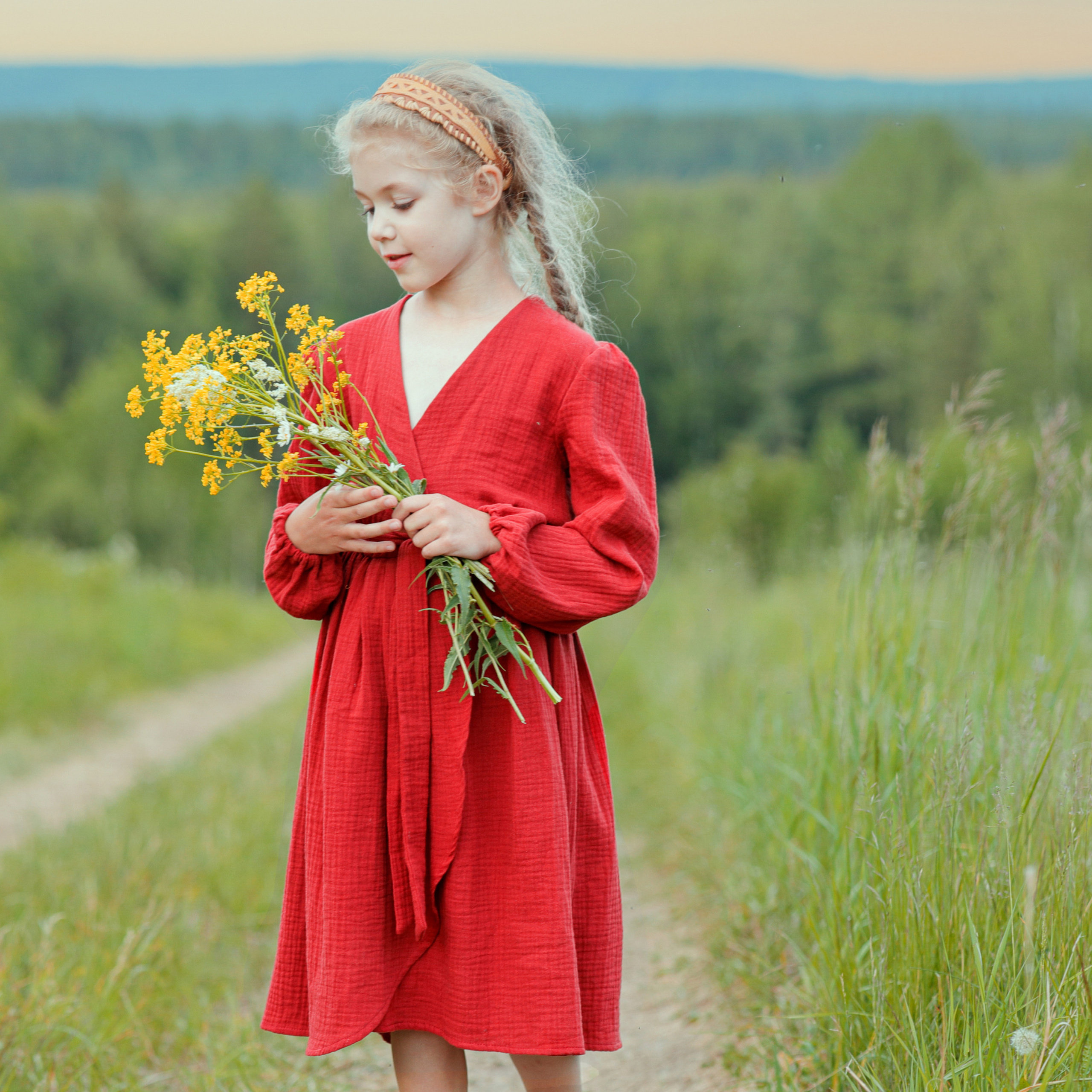 Девочка в платье