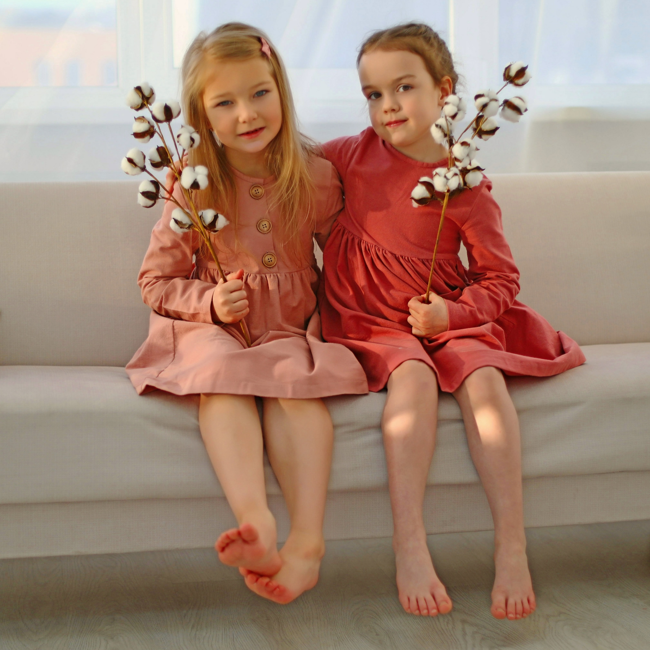 Фотосессия маленьких принцесс в дизайнерских платьях.