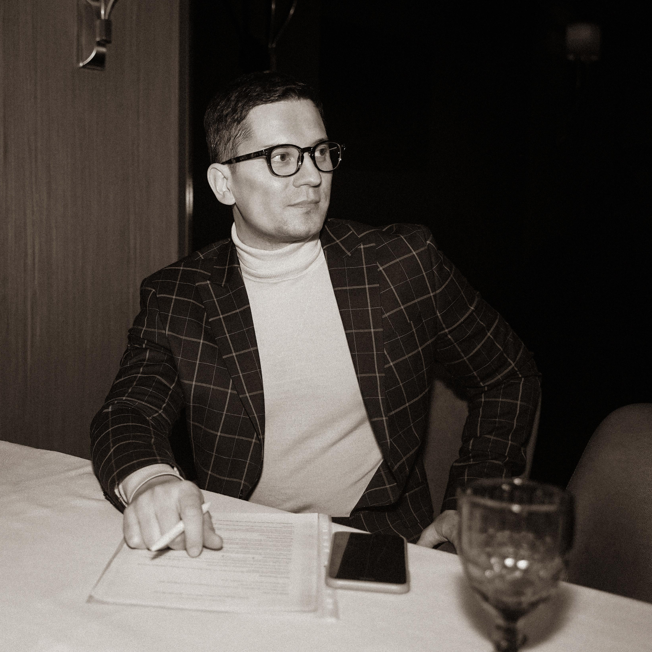 Мужской портрет. Строгий портрет. Бизнес портрет. Мужской фотограф. Ульяна Палама. Uliana Palama