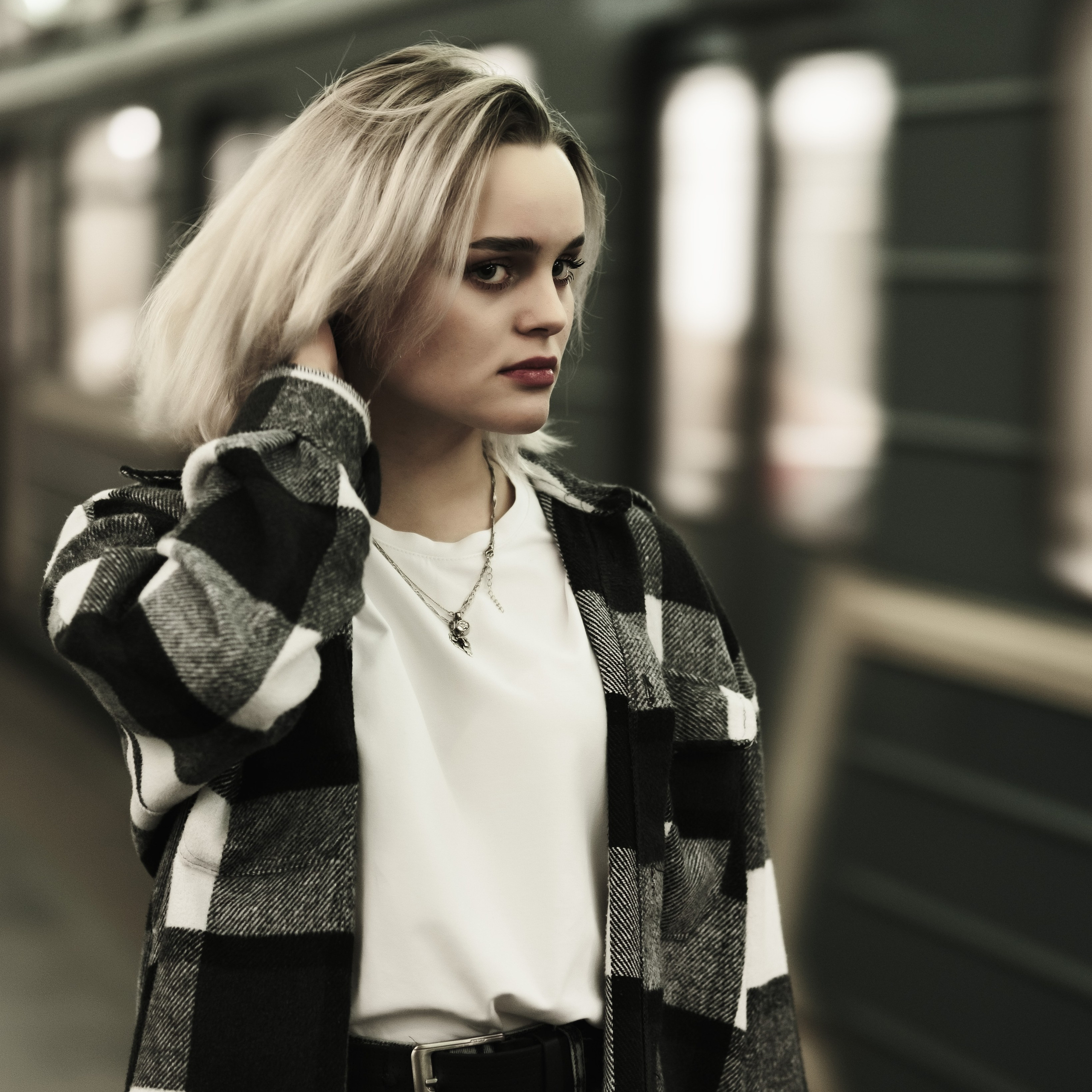 Жанна с Катей в метро