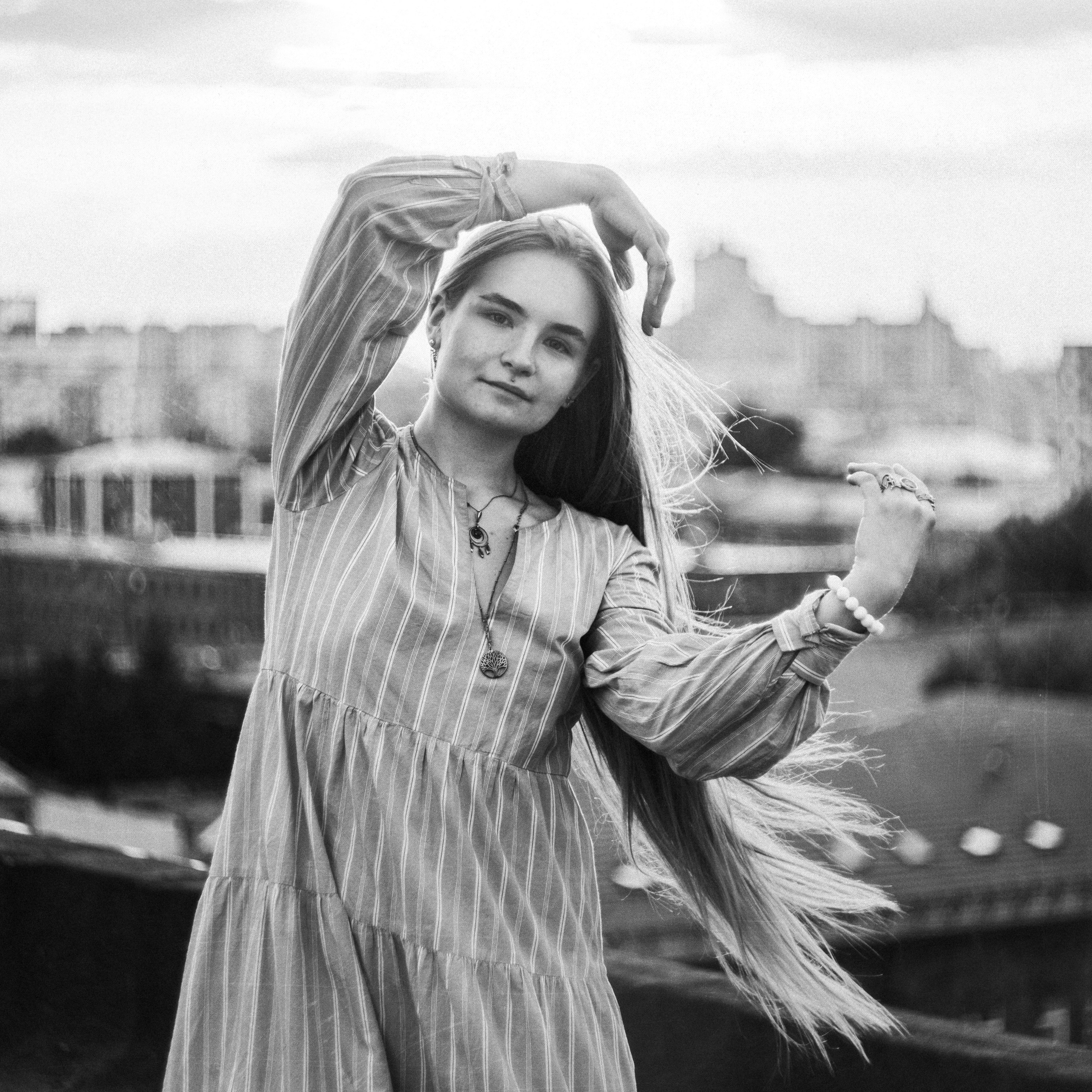 Яна, ч/б на гелиос