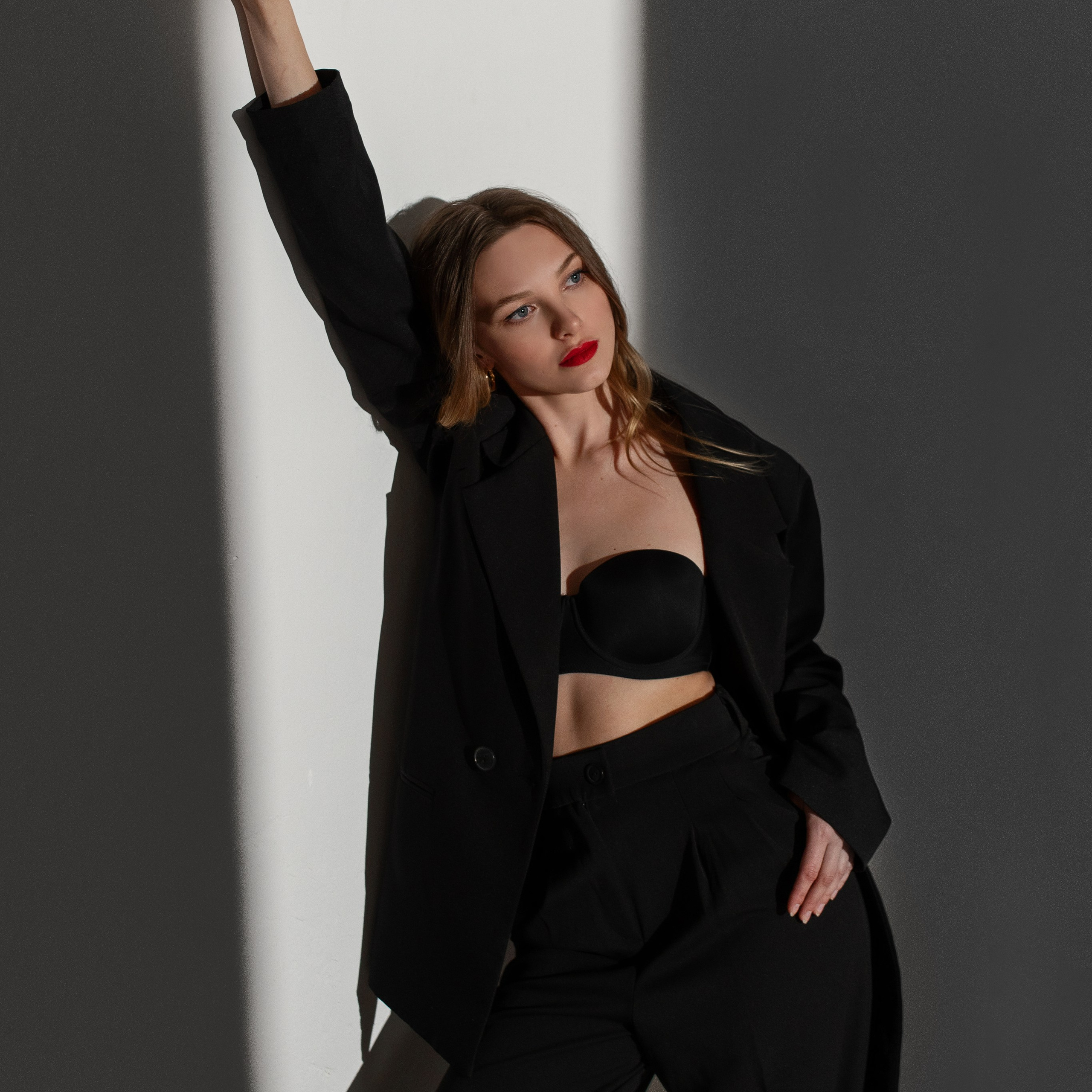 Фото в студии с двумя флагами (отсеченный свет)