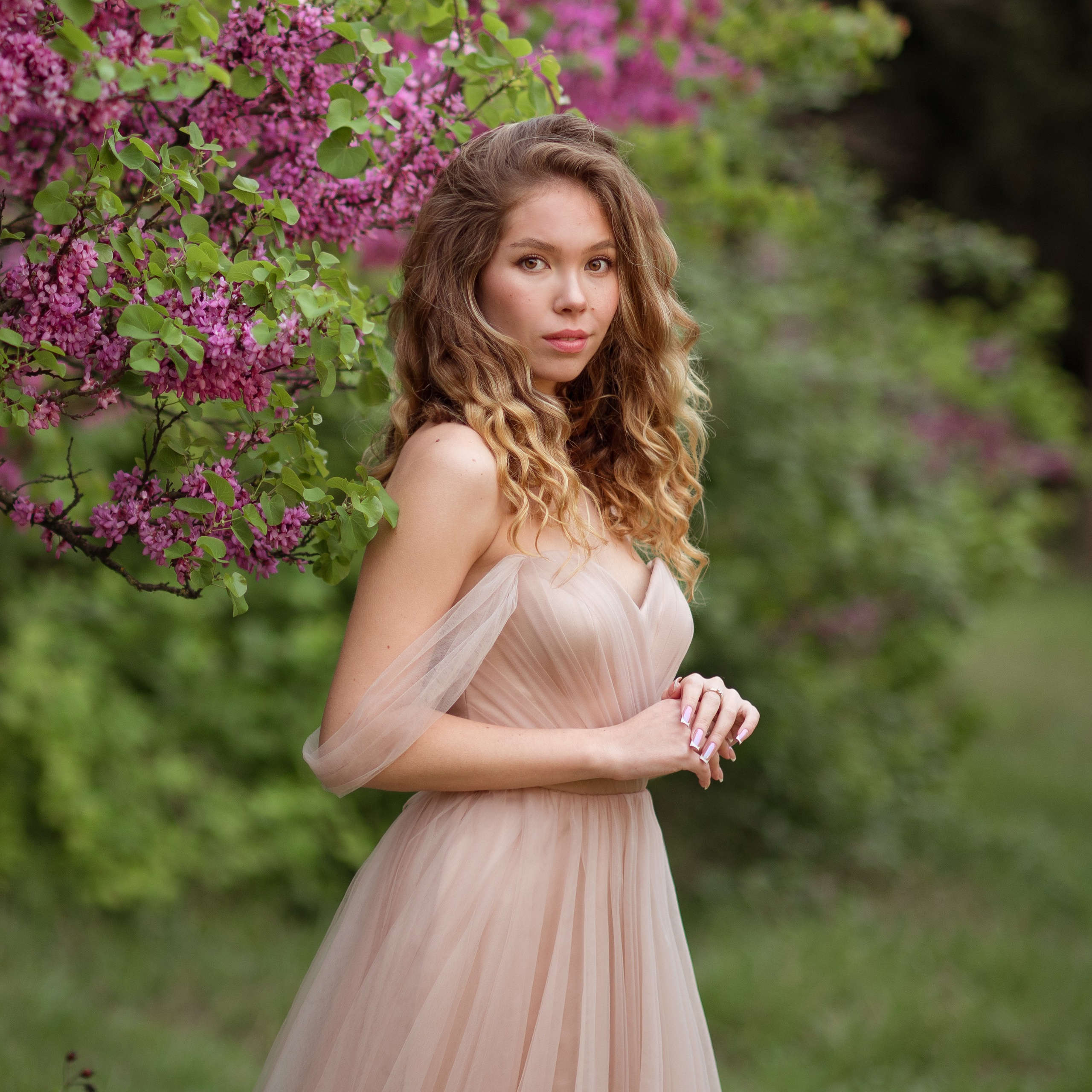 В цветущем парке