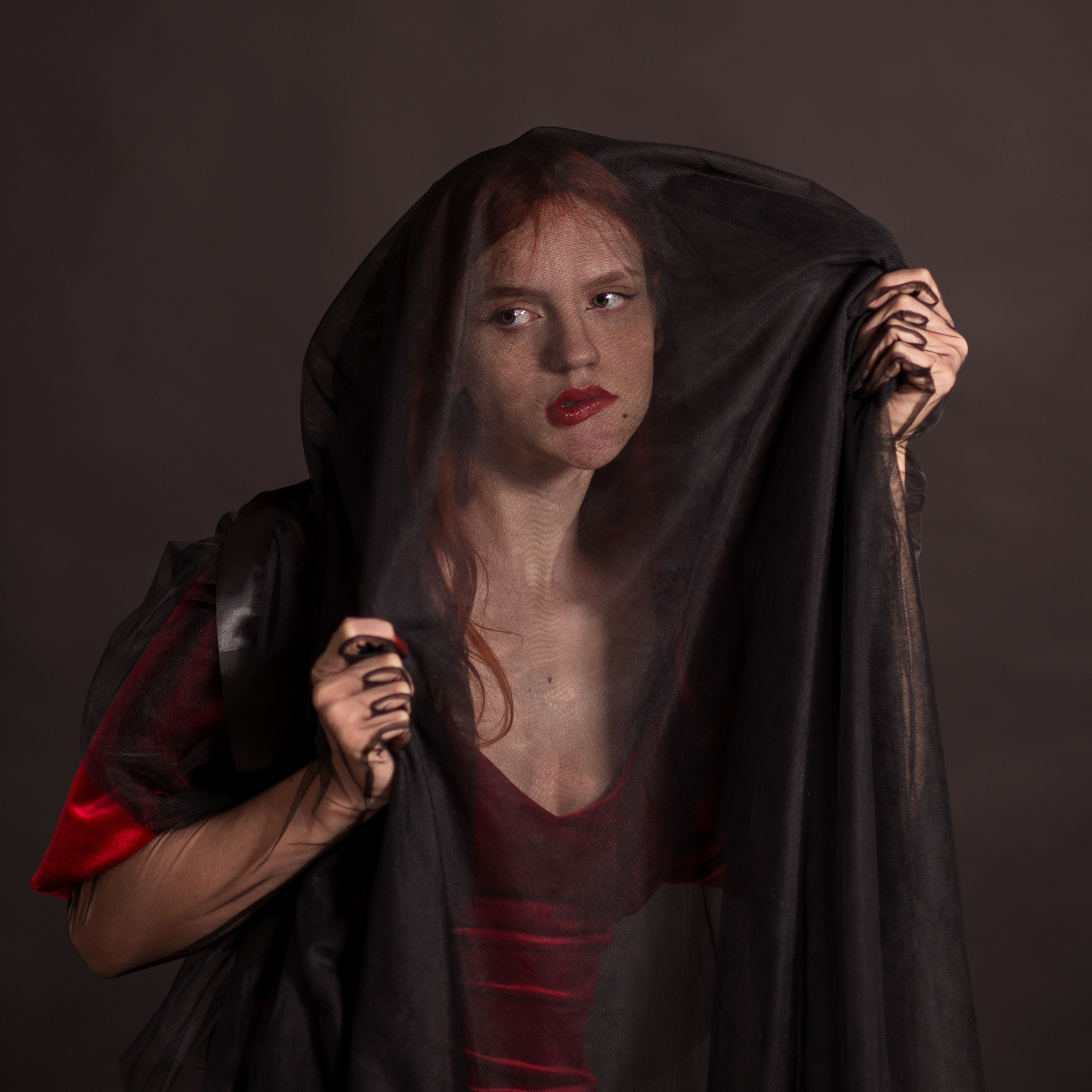 Студийная фотосессия на черном фоне в Севастополе