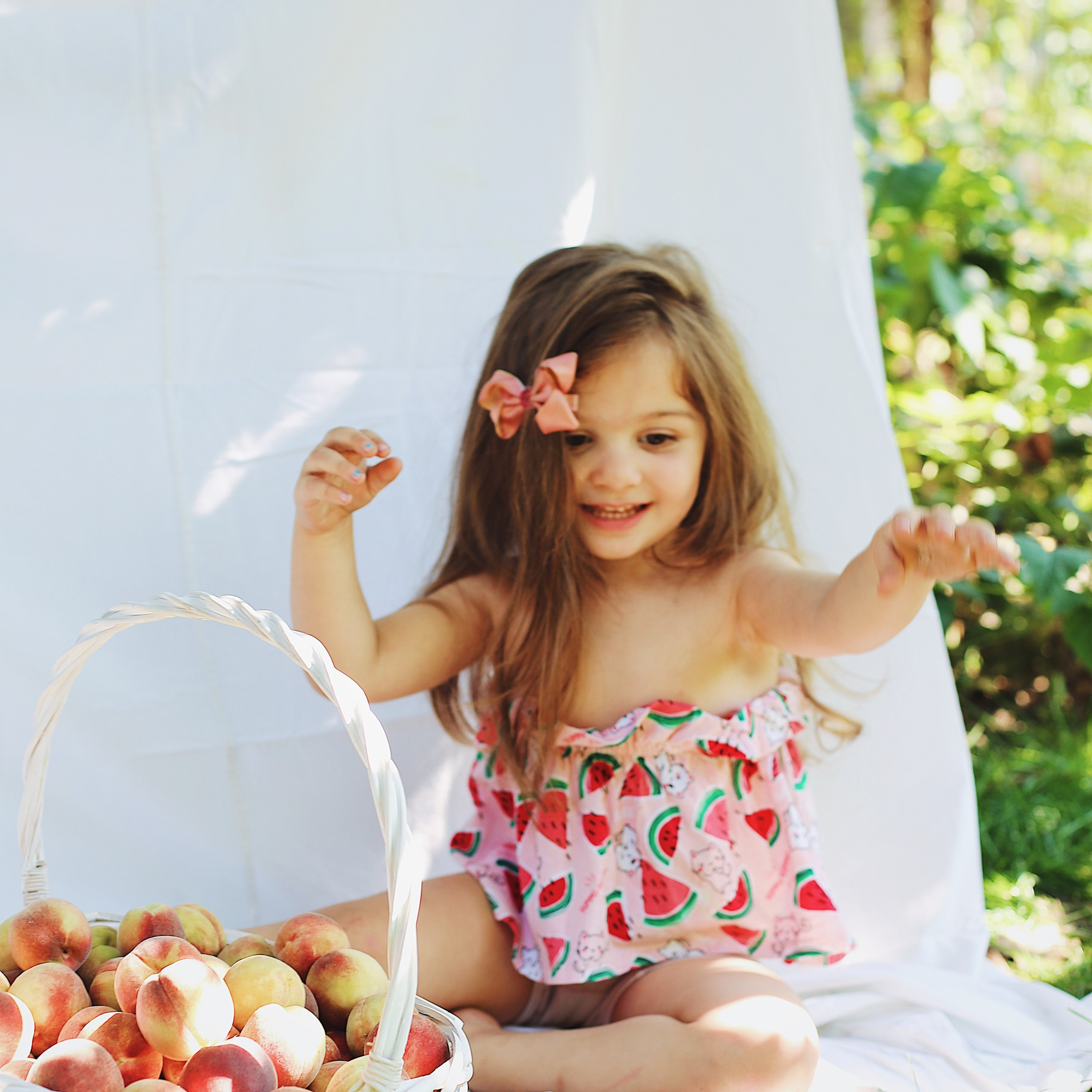 Эмили. Персики