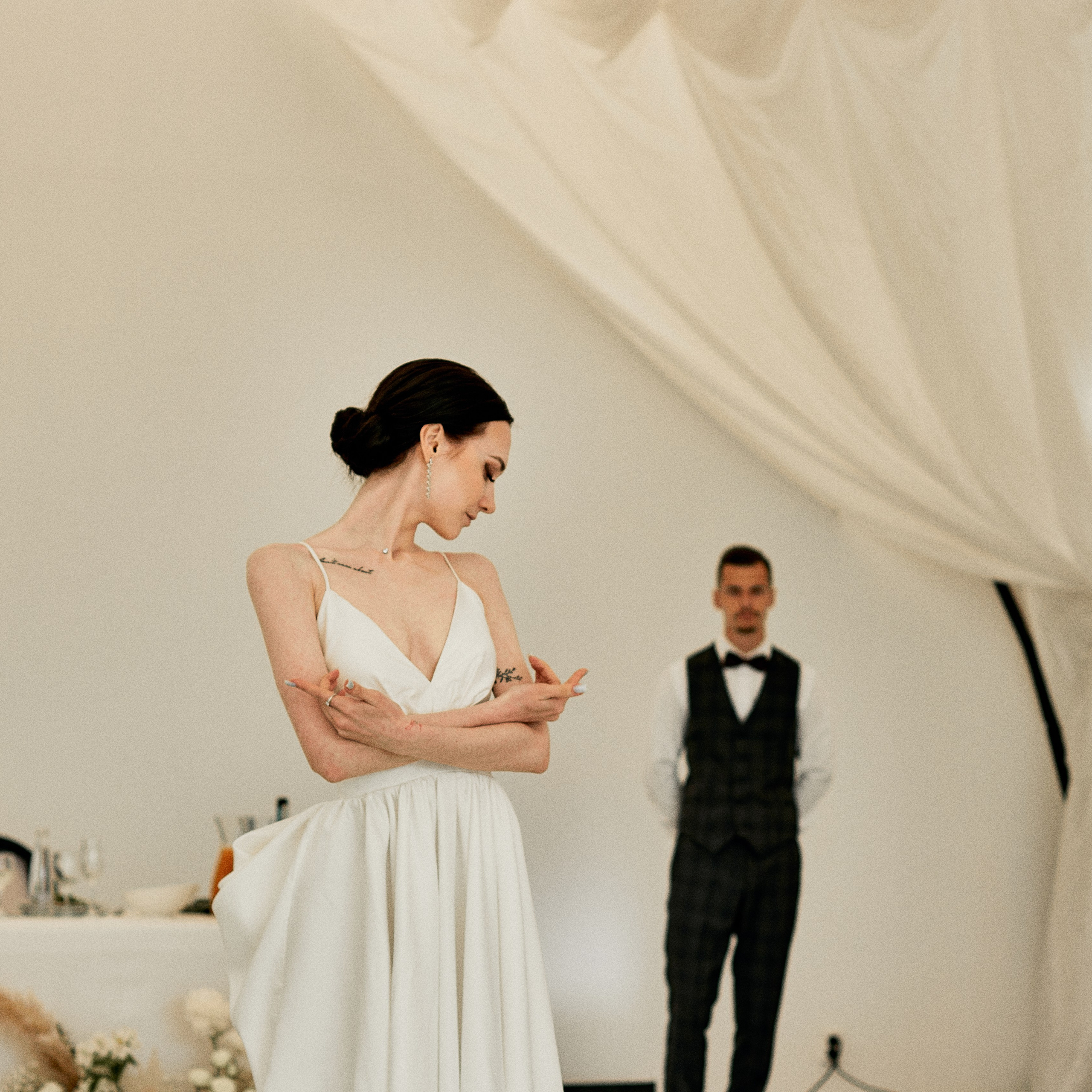 По знакомству из Тиндера