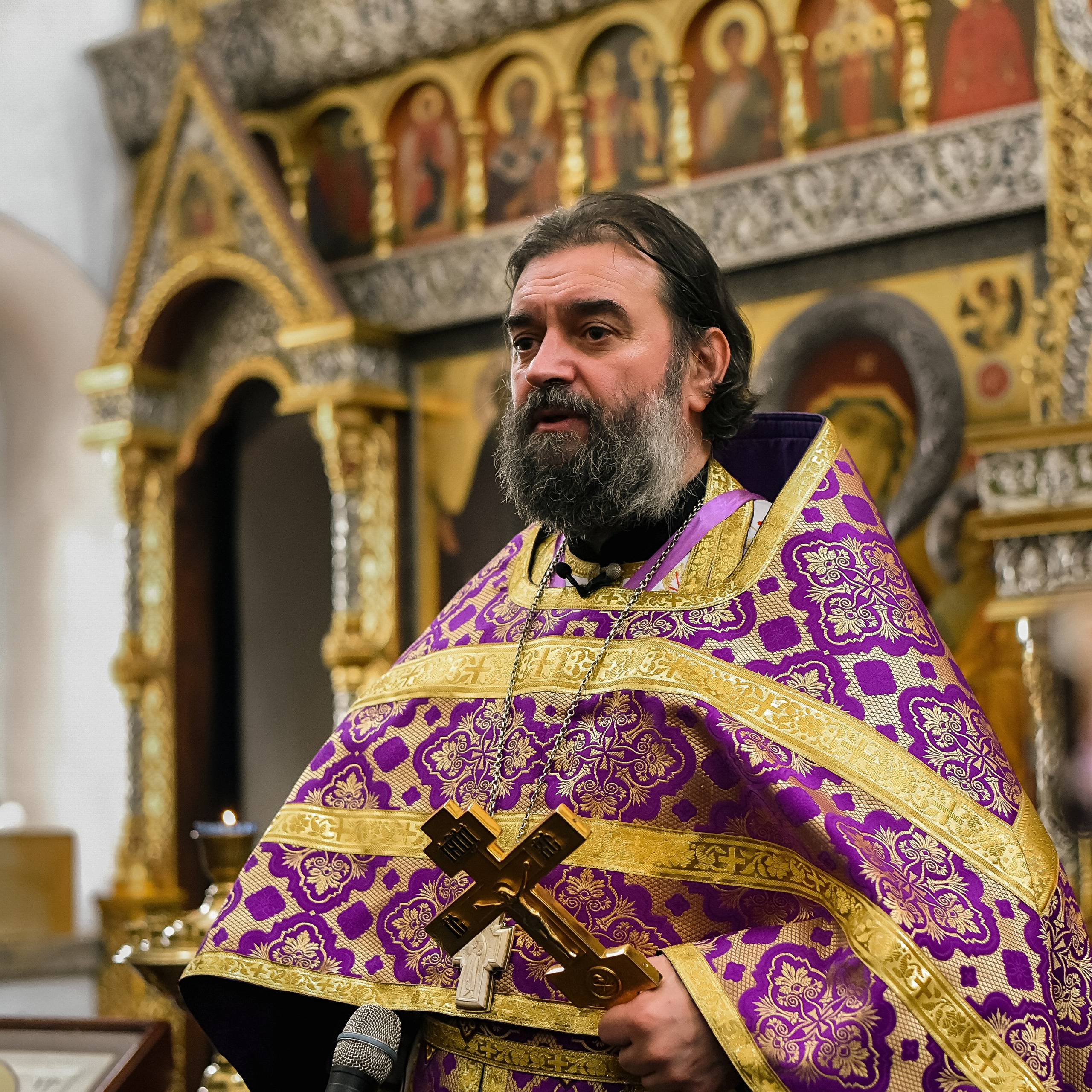 Служба. Храм Троицы в Хохлах, Москва