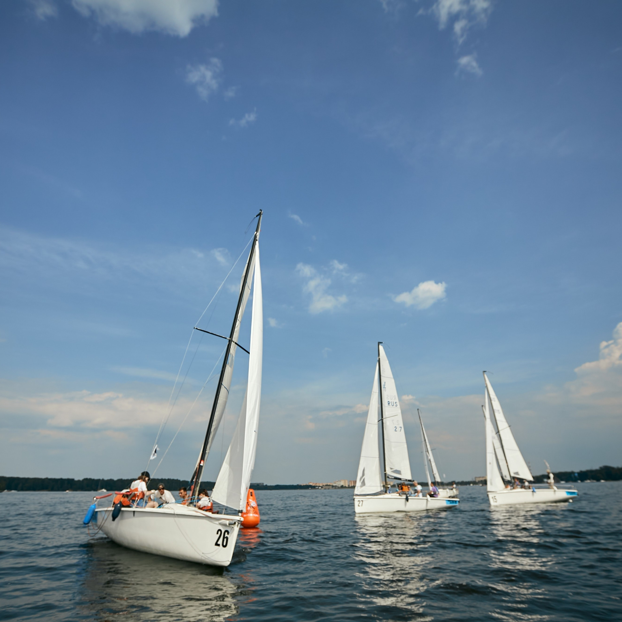 Ветер в спину и KPI. Регата и отдых для небольшой компании.