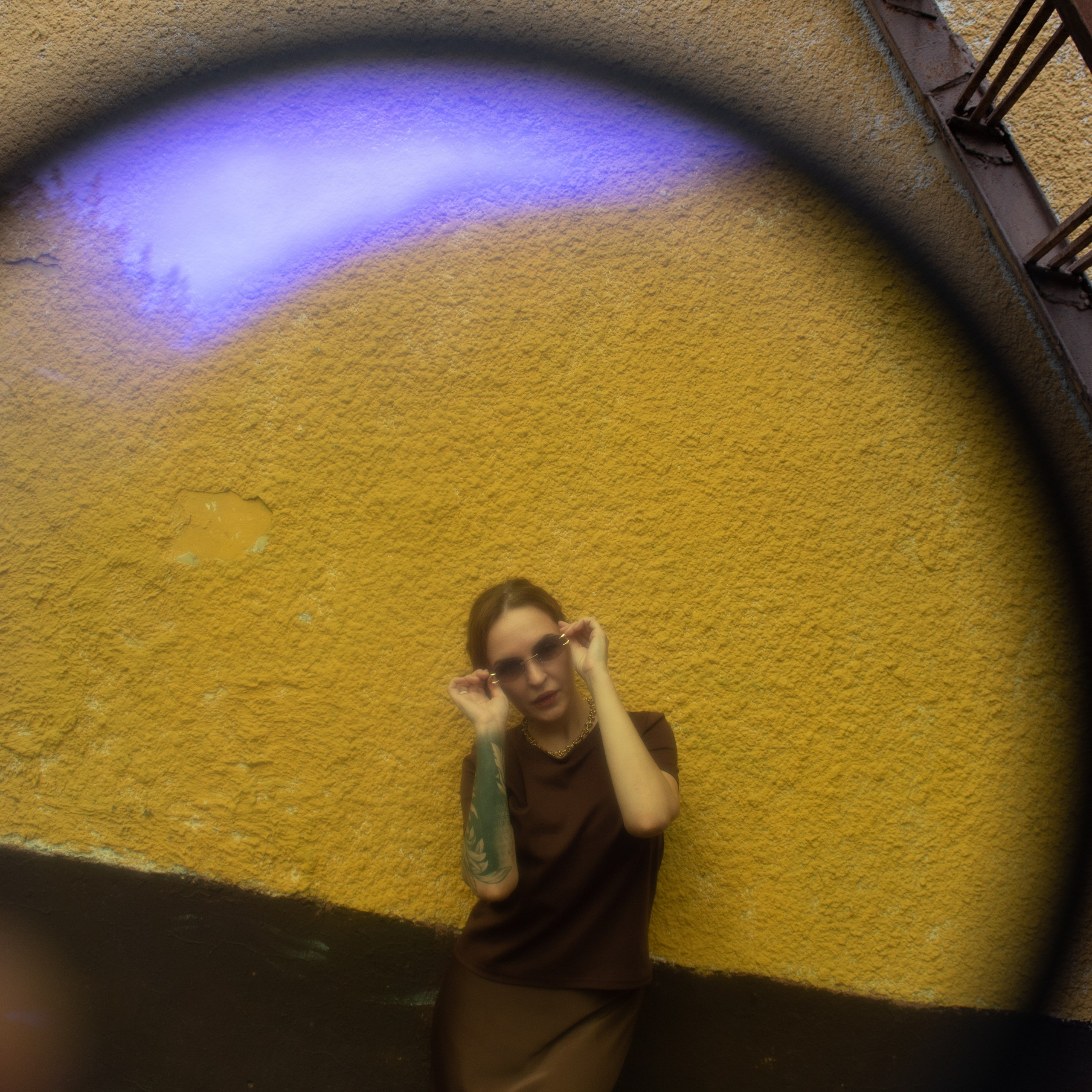 Актриса Женя Ханссен, улицы москвы и девушка