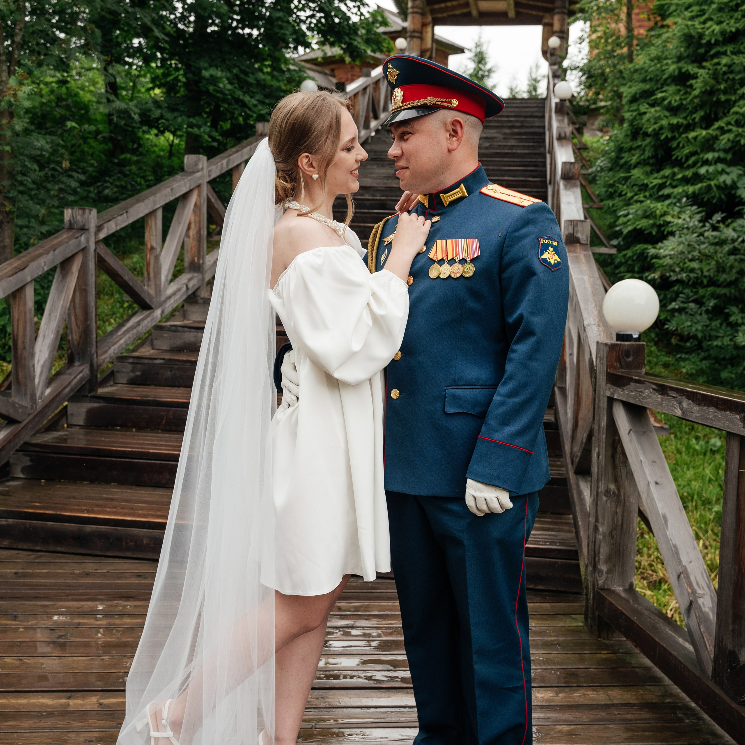 Жених в&nbsp;военной форме. Романтично