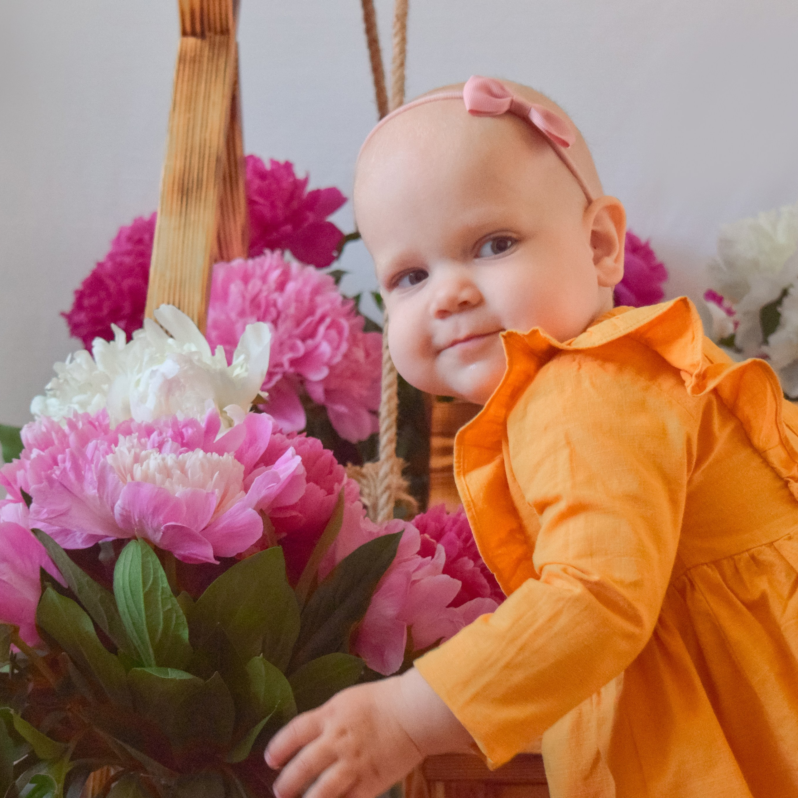 Полина и Даня пионы