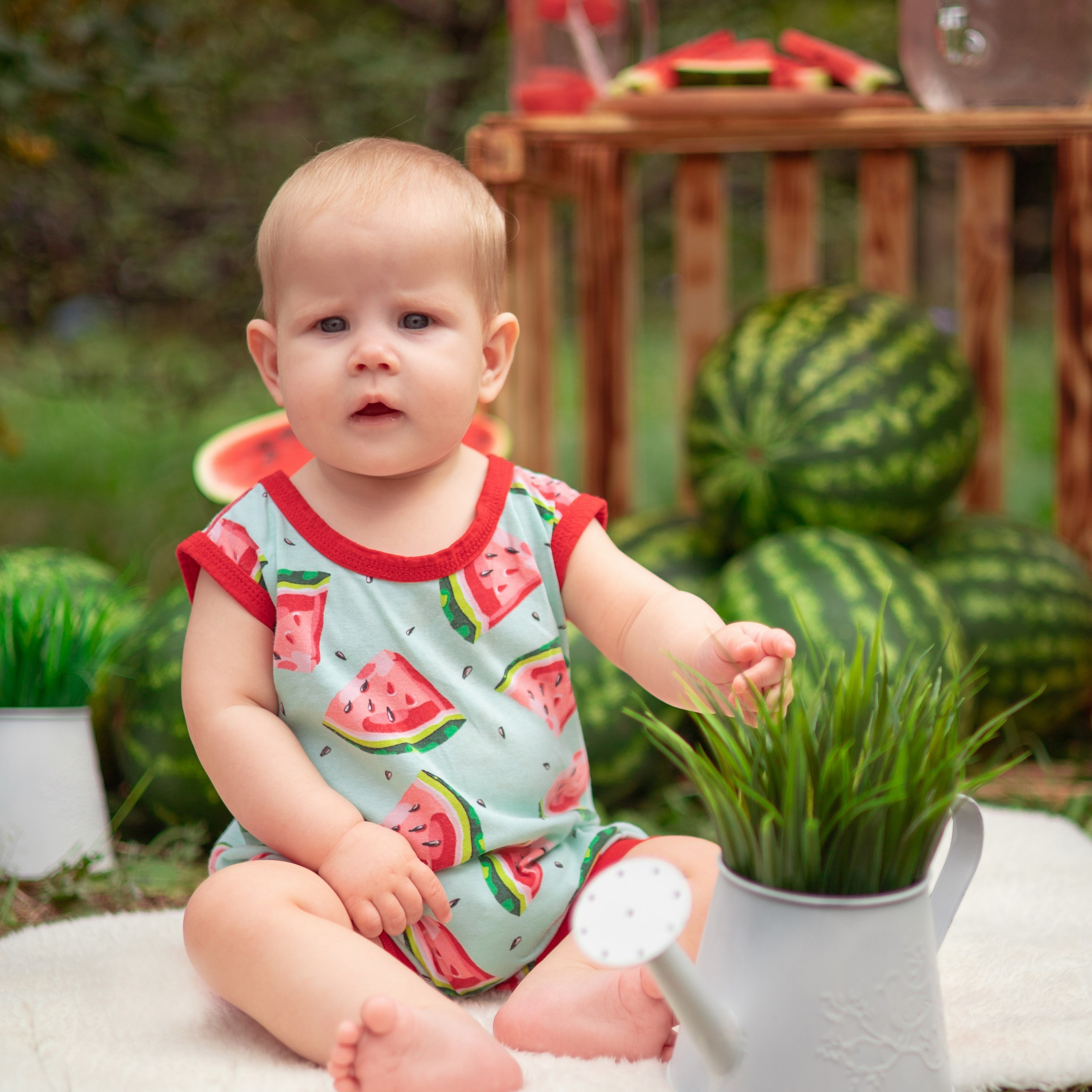 Тимофей и Даша арбузы