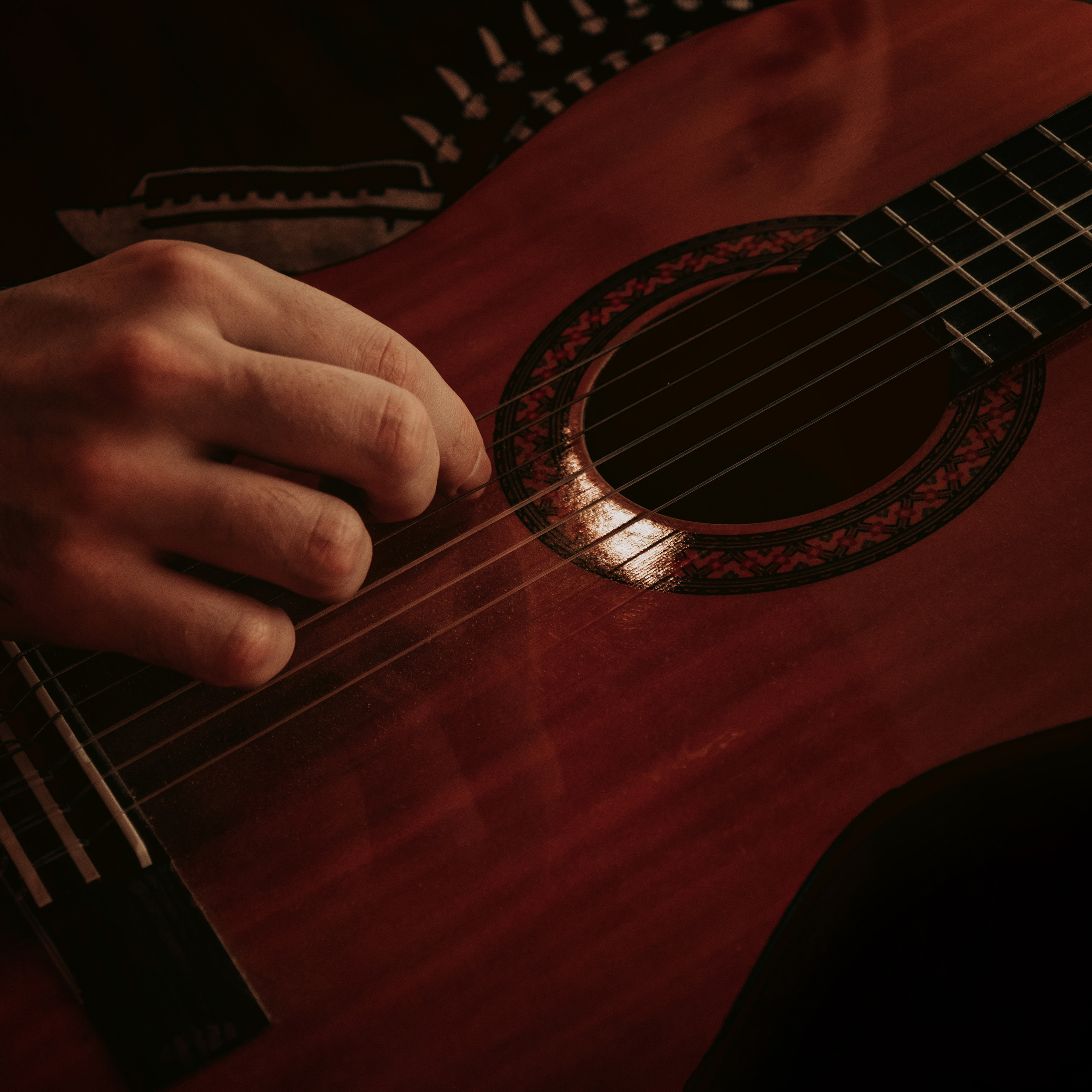 На 7 день муж взялся за гитару