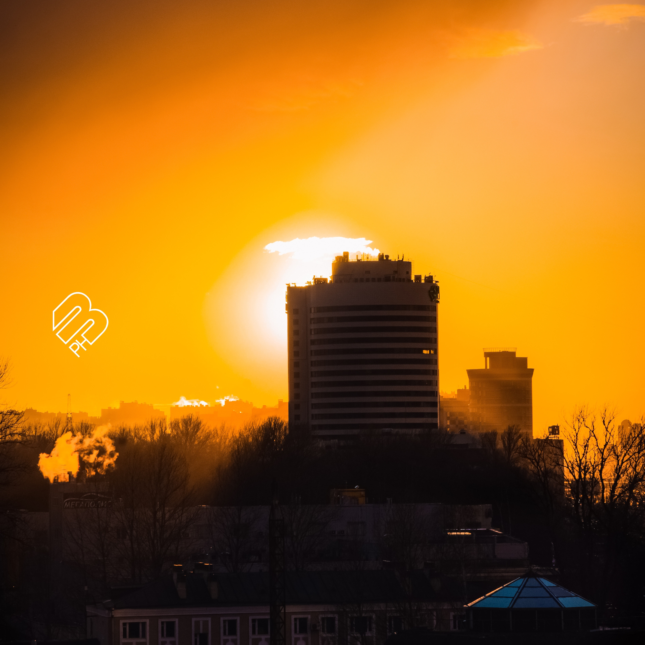 День 17, ловлю закаты с балкона