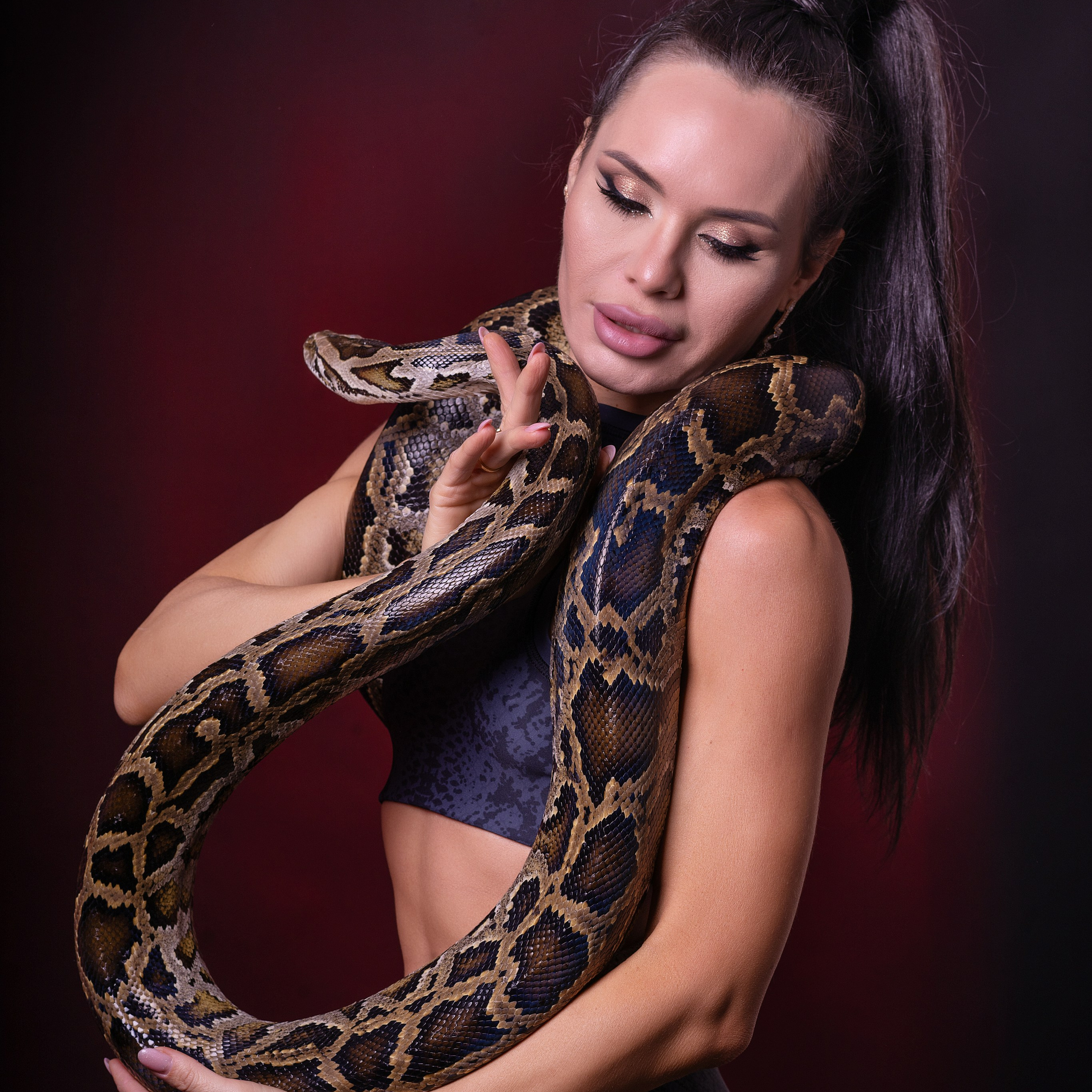 Сьемка с живым питоном