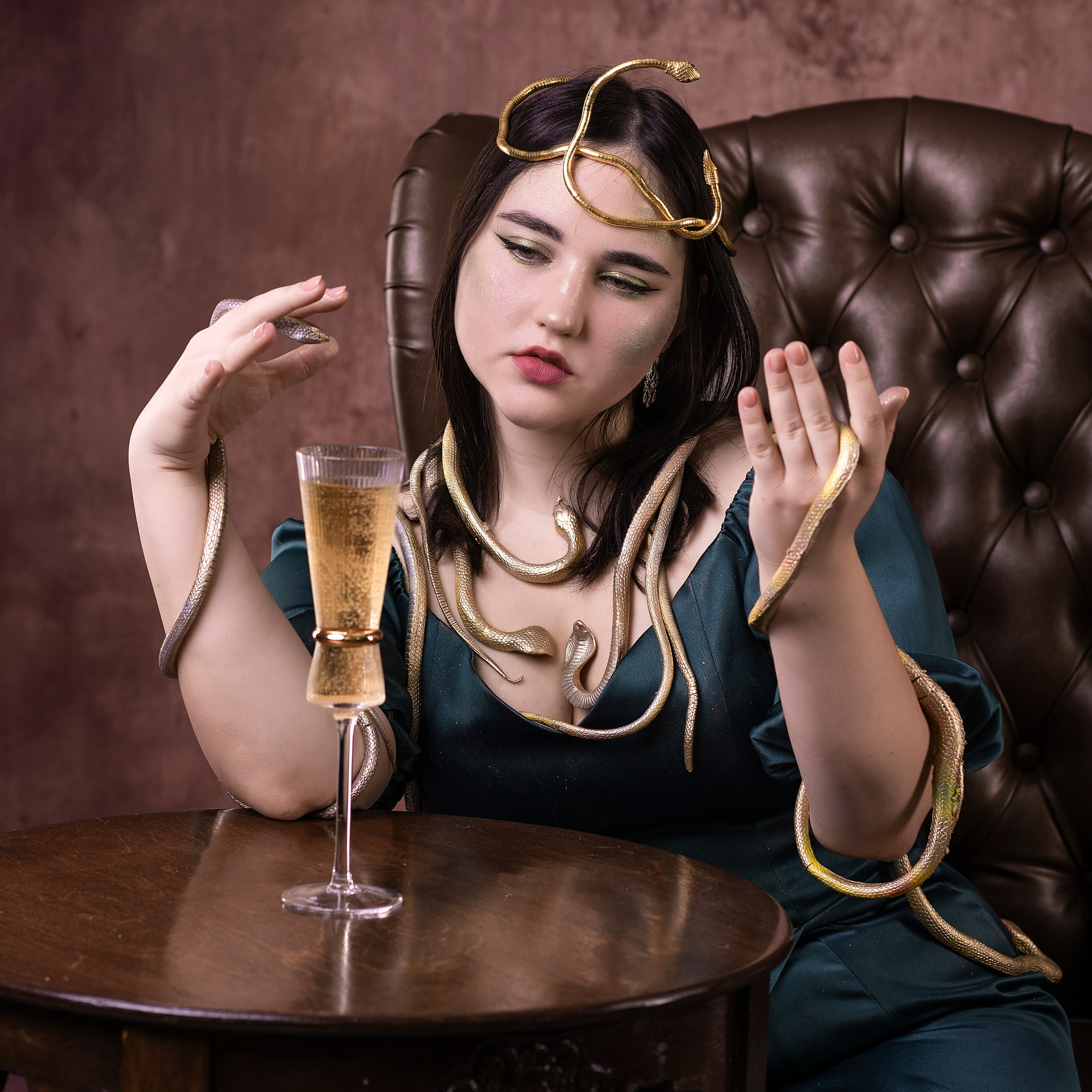 повелительница змей