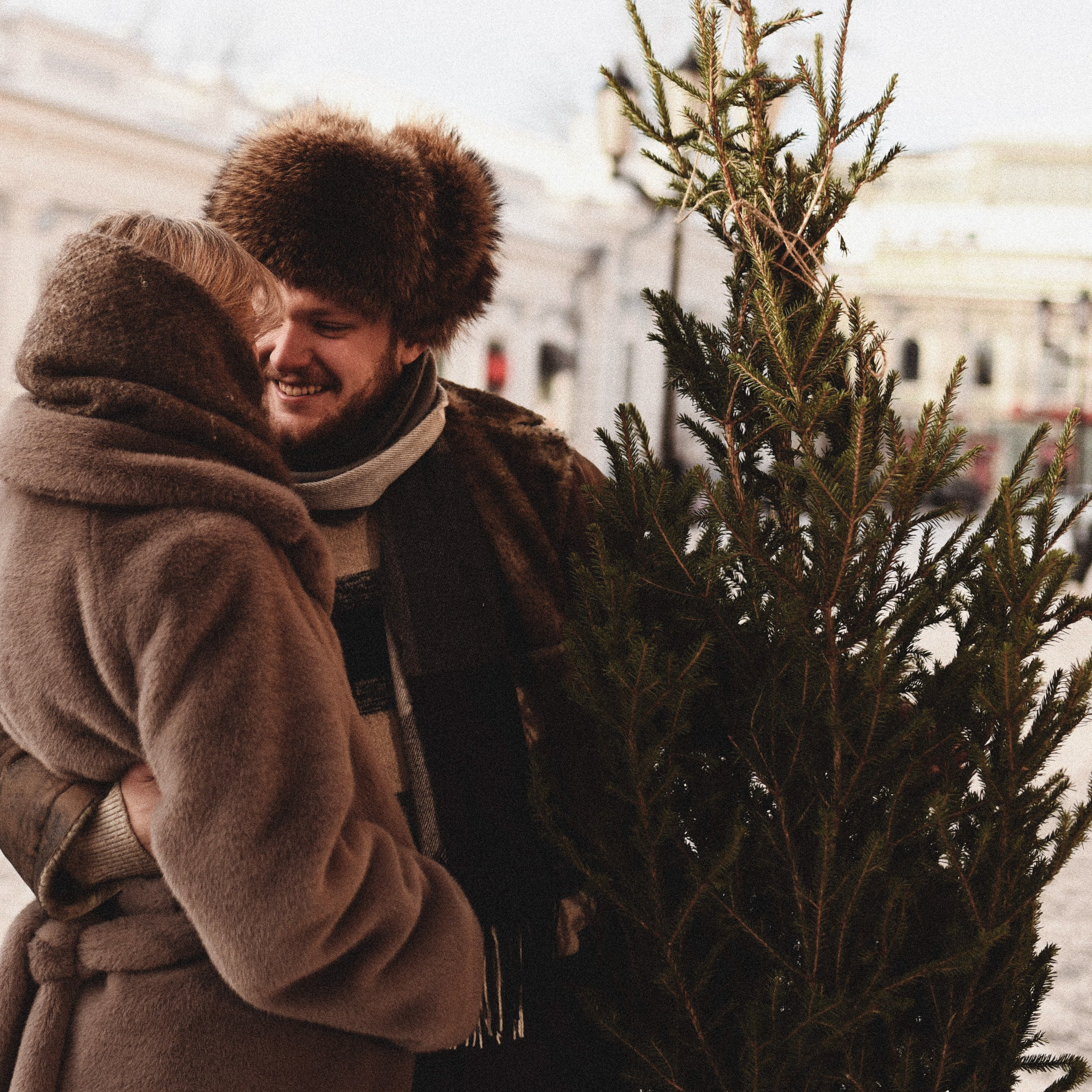 Данил, Дарья и елка