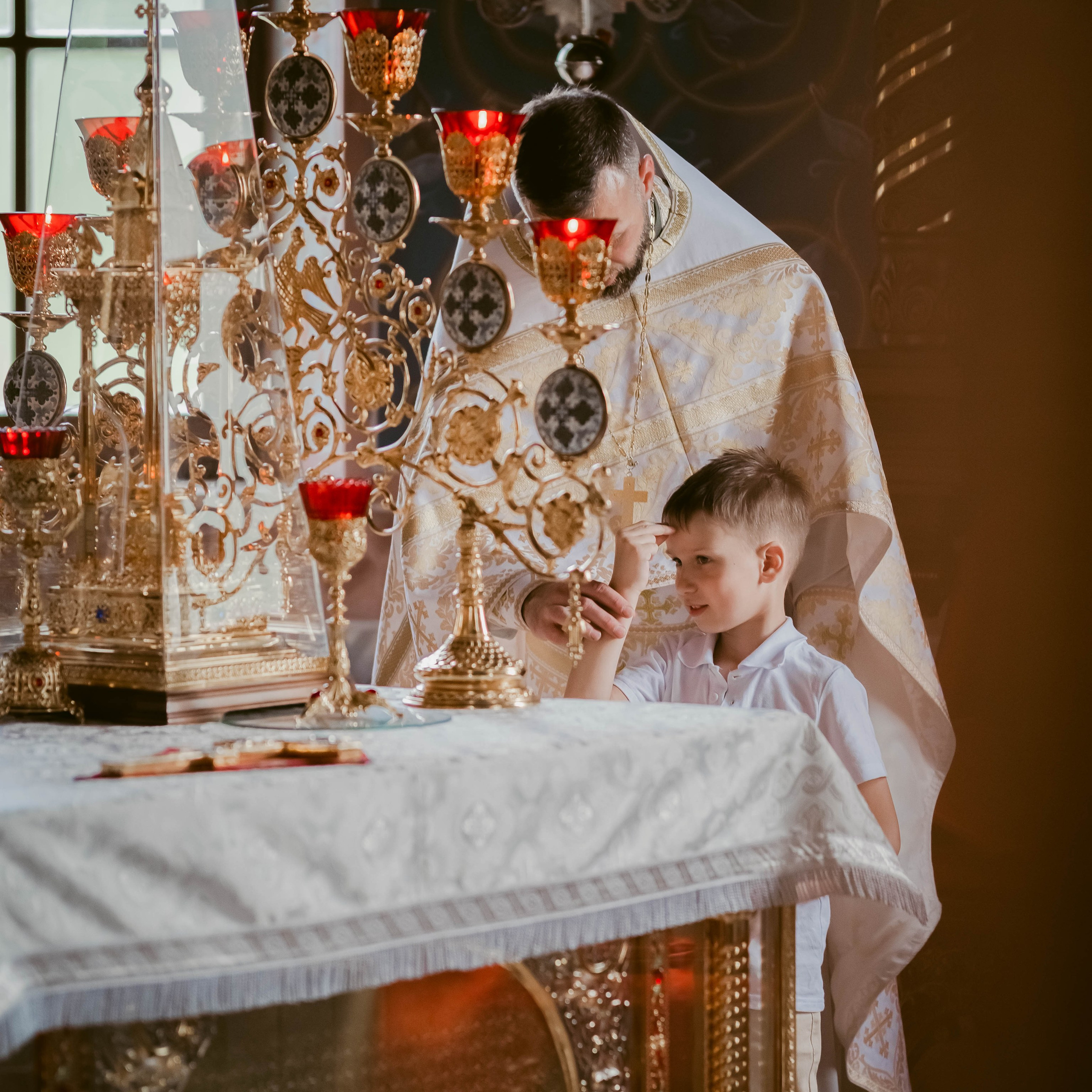 Церковные Таинства. Фотограф Надежда Сухомлина