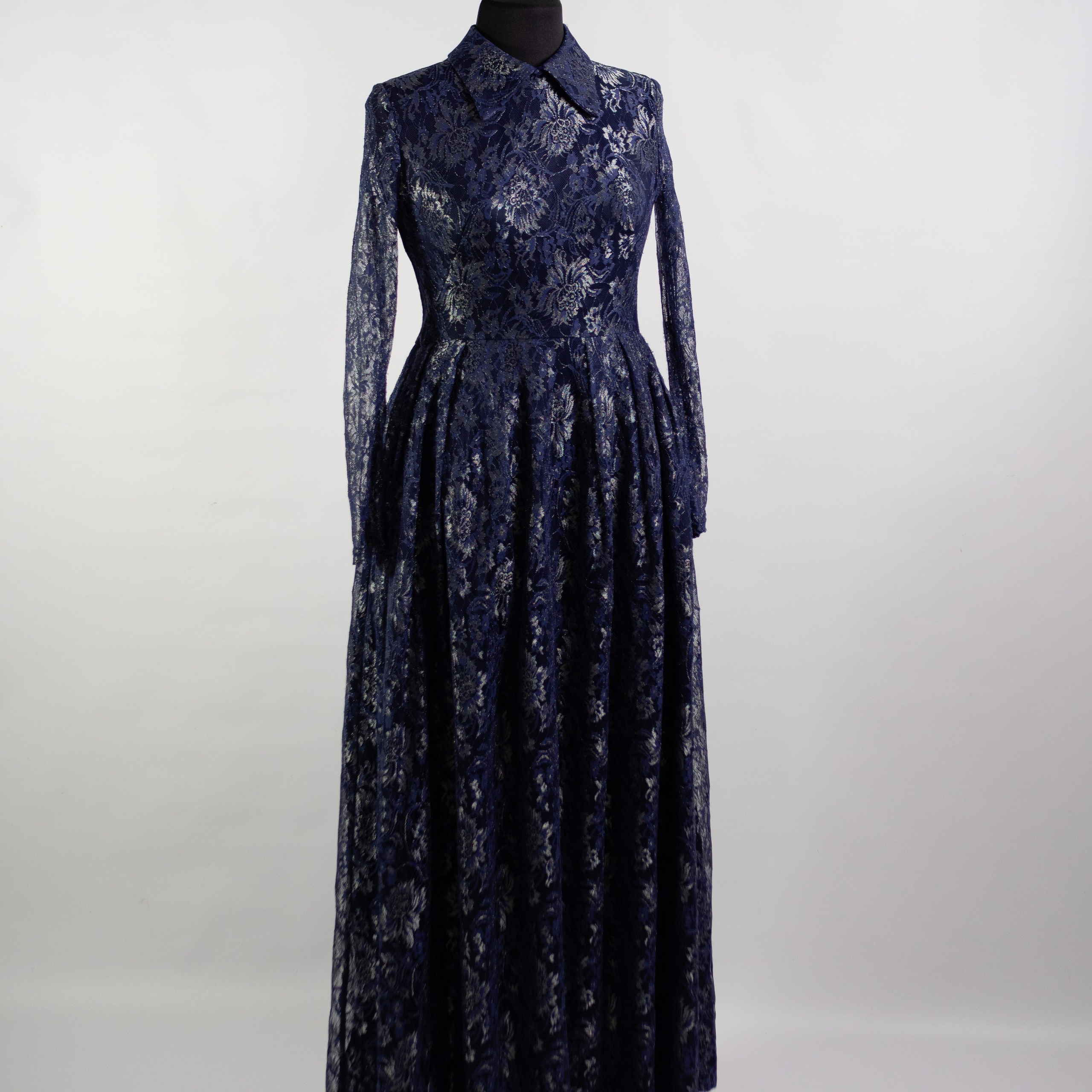 Синие платье с гипюром. Размер 46.