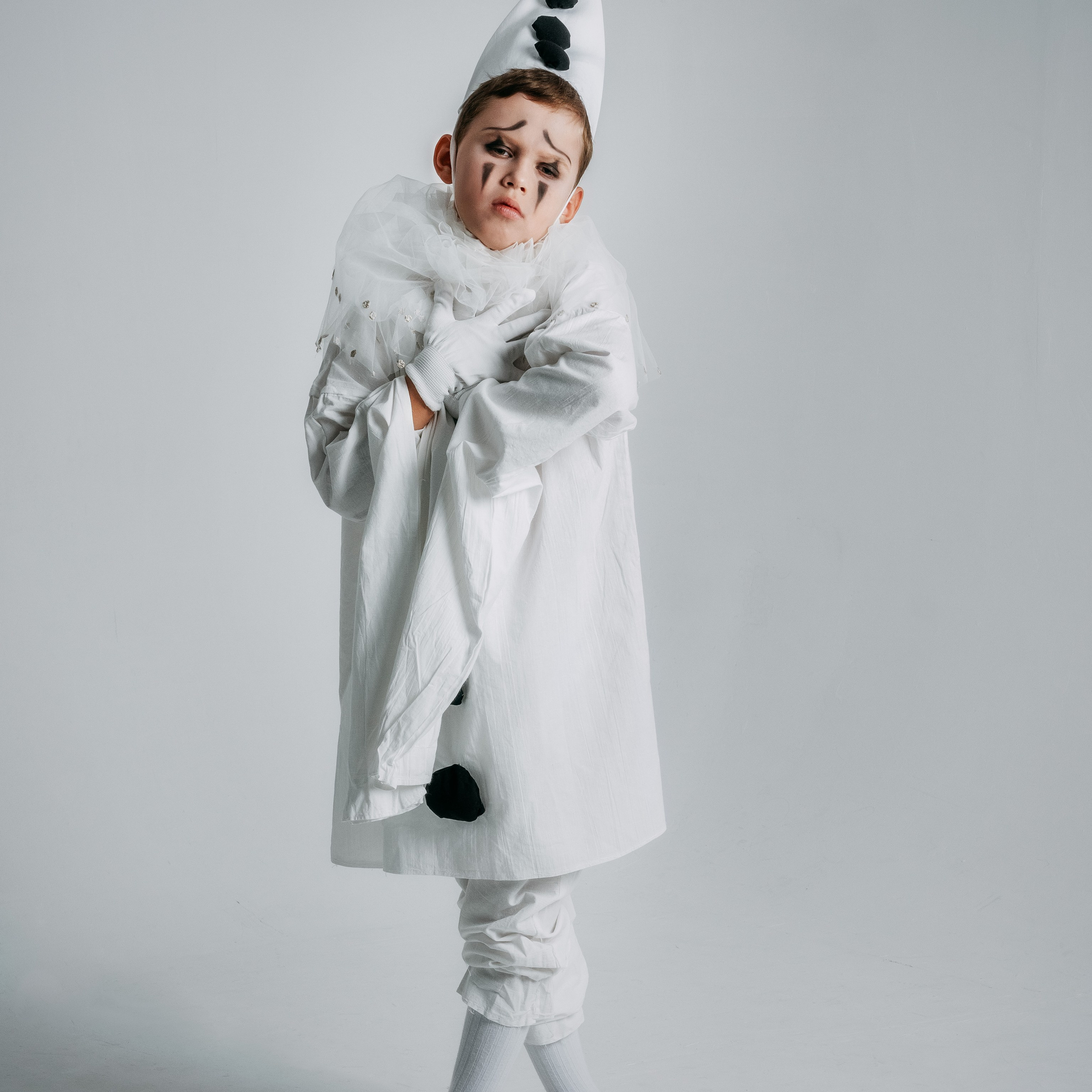 Стилизованная детская фотосессия.Образ Пьеро.