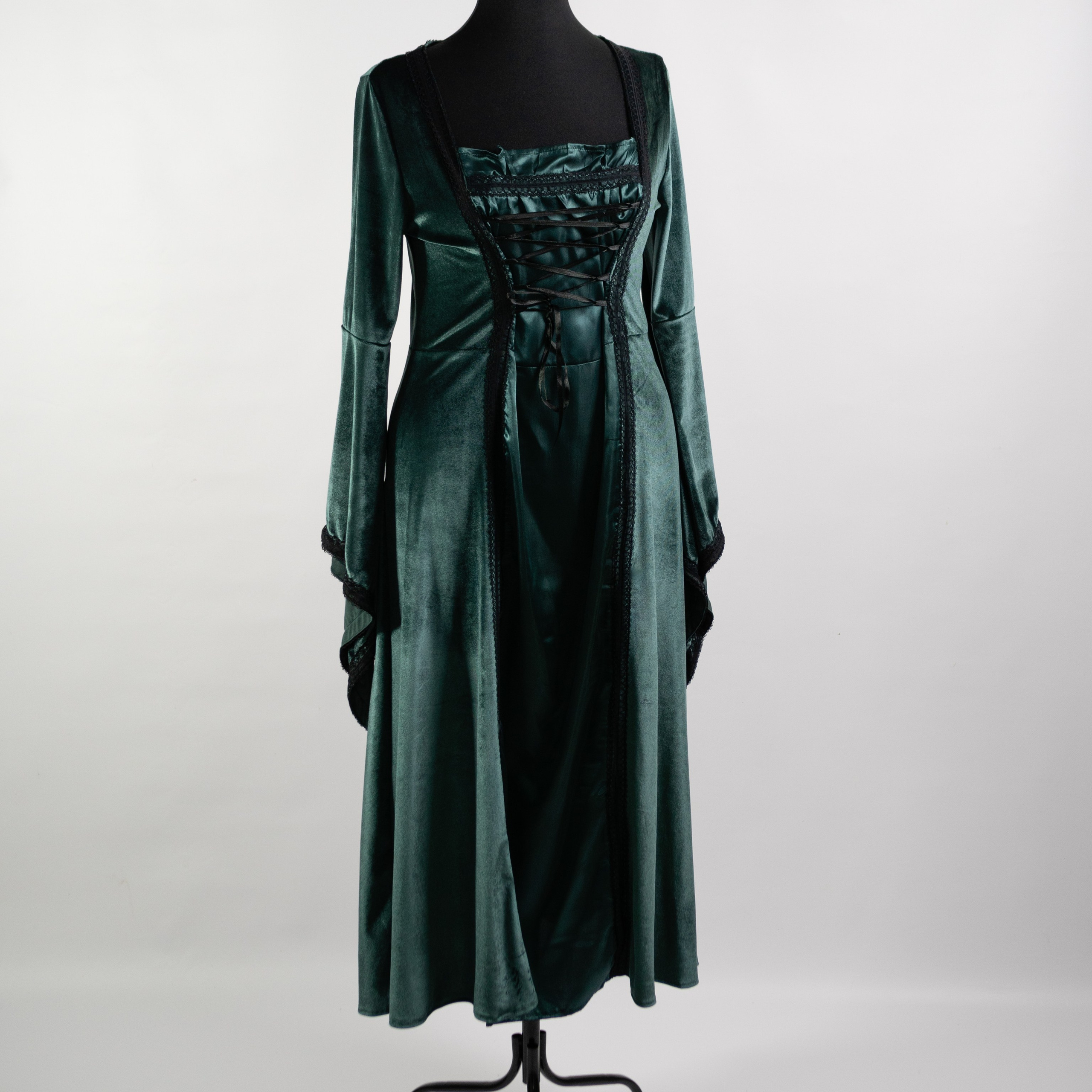 Зеленое платье,ренесанс. Размер от 46 до 50