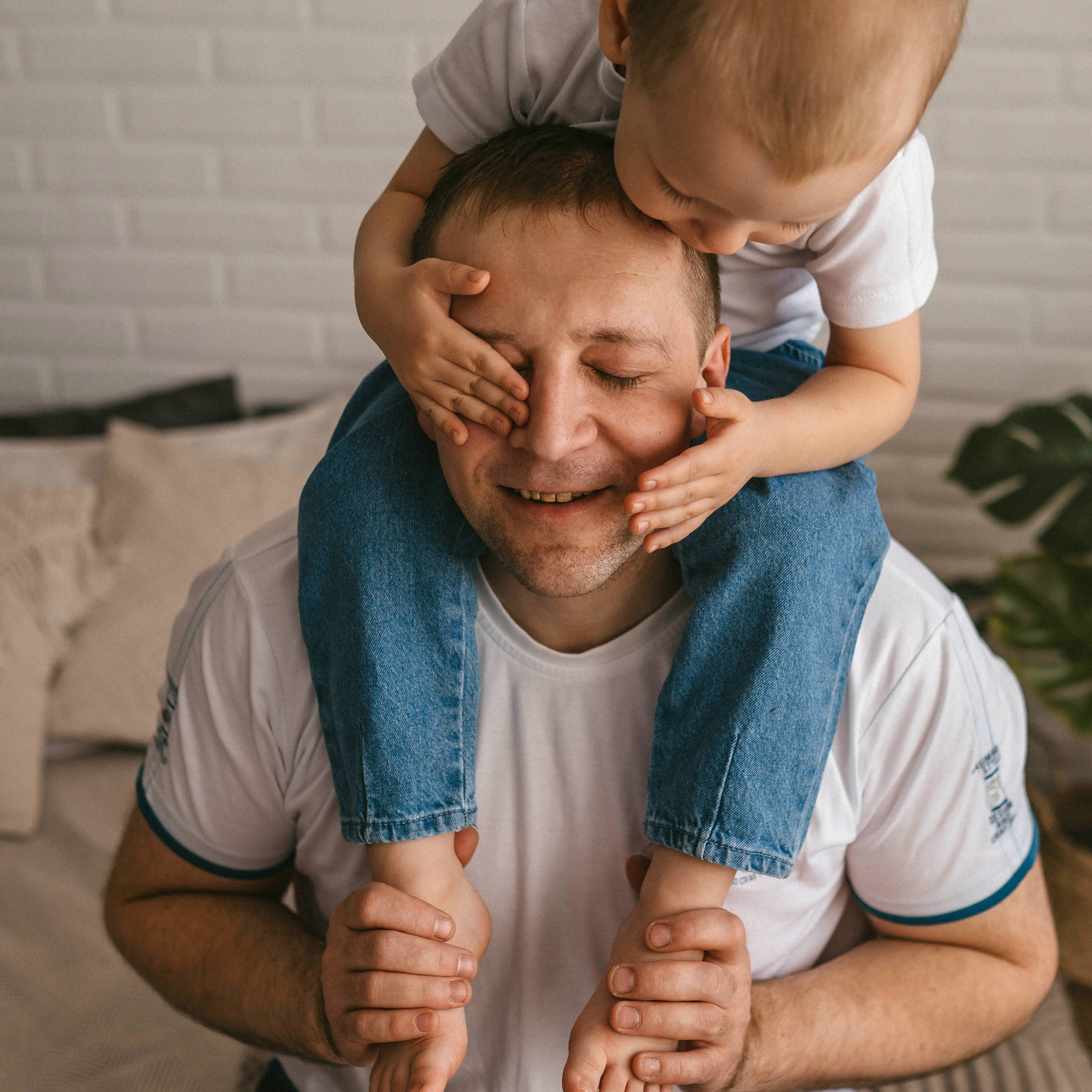 Обнимайтесь с детьми…