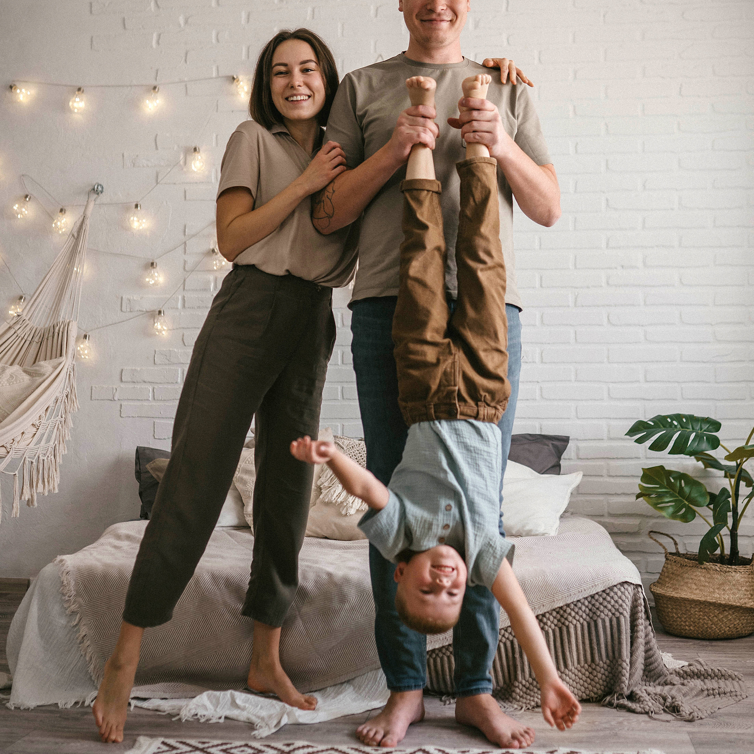 Всегда держитесь за руки