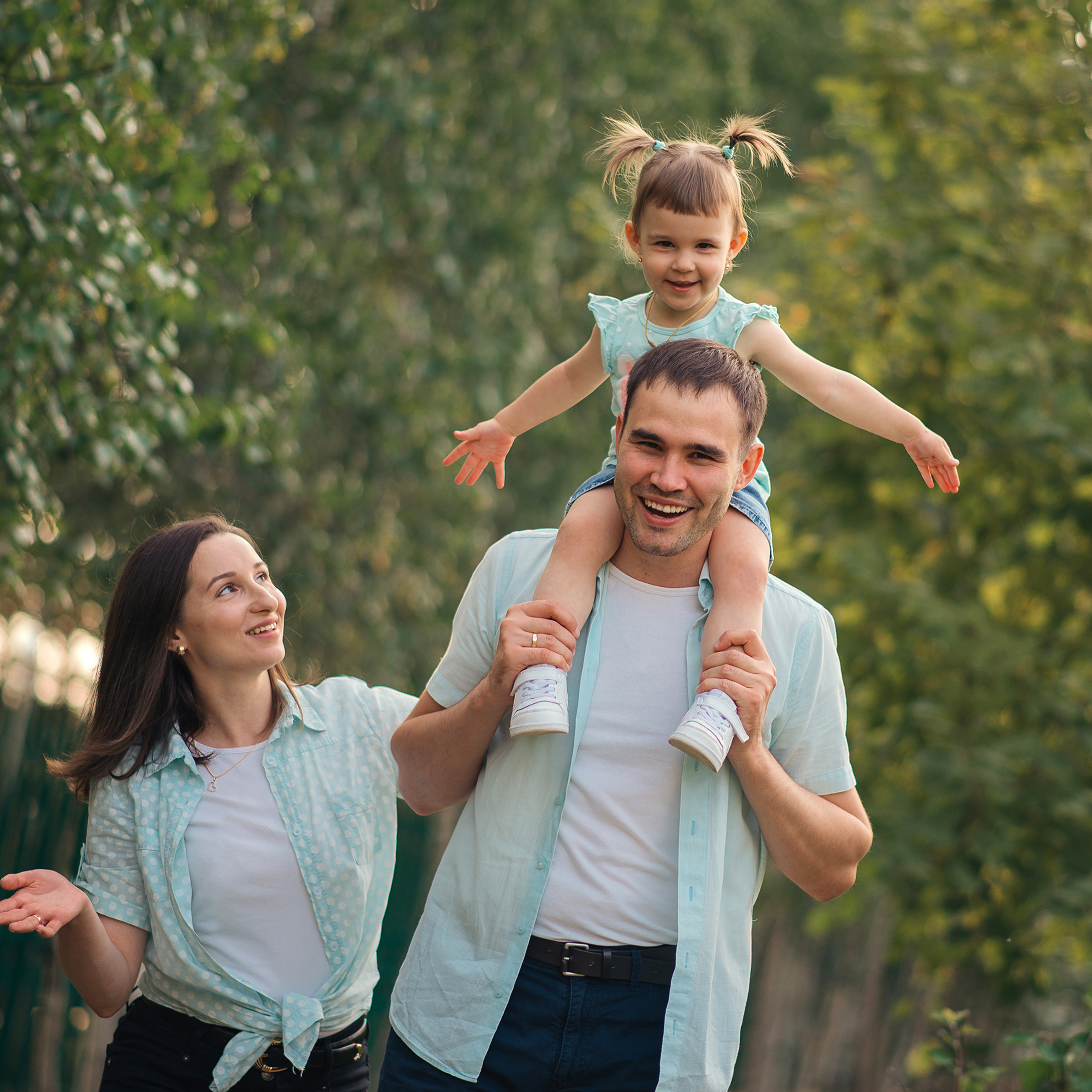 Лето&nbsp;— это когда идёшь по&nbsp;улице, а&nbsp;солнечные лучики лезут к&nbsp;тебе целоваться…
