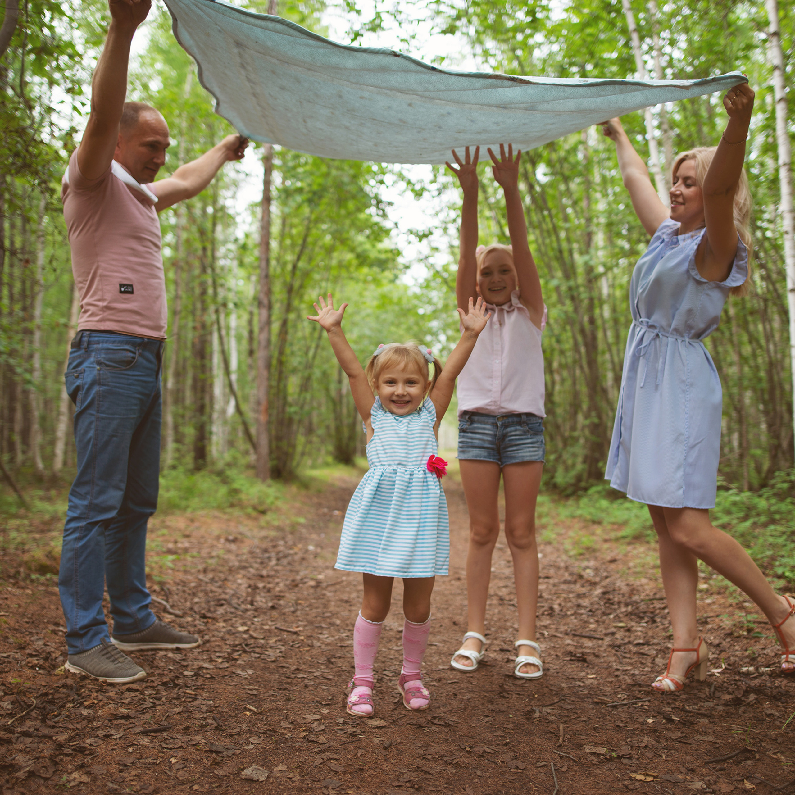 Быть счастливыми легко…