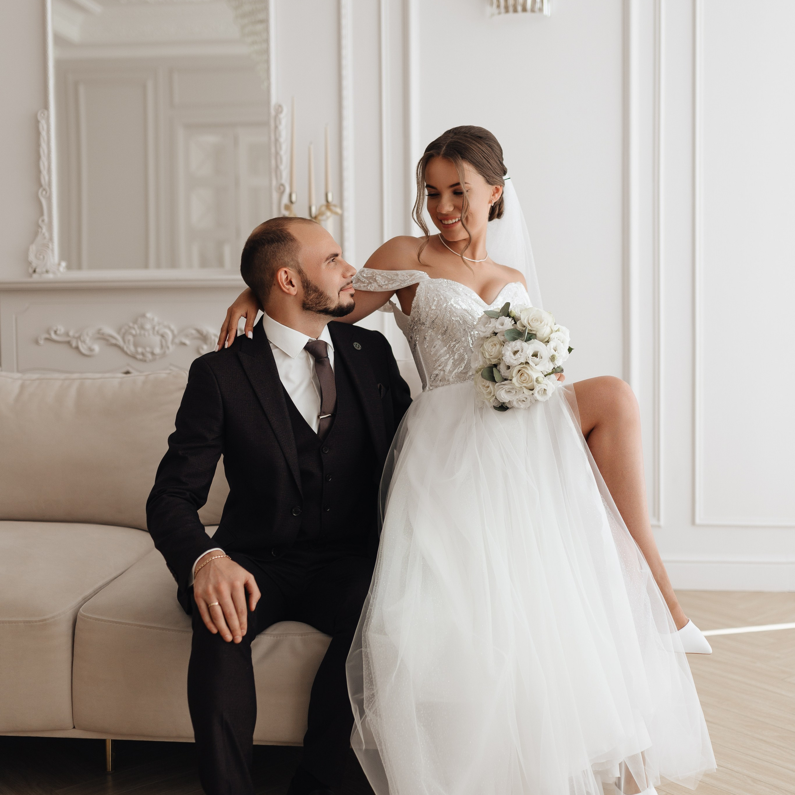 Свадебная фотосессия Дарии и Вадима — фотостудия и прогулка. Семейный и свадебный фотограф в Донецке Елена Гордеева