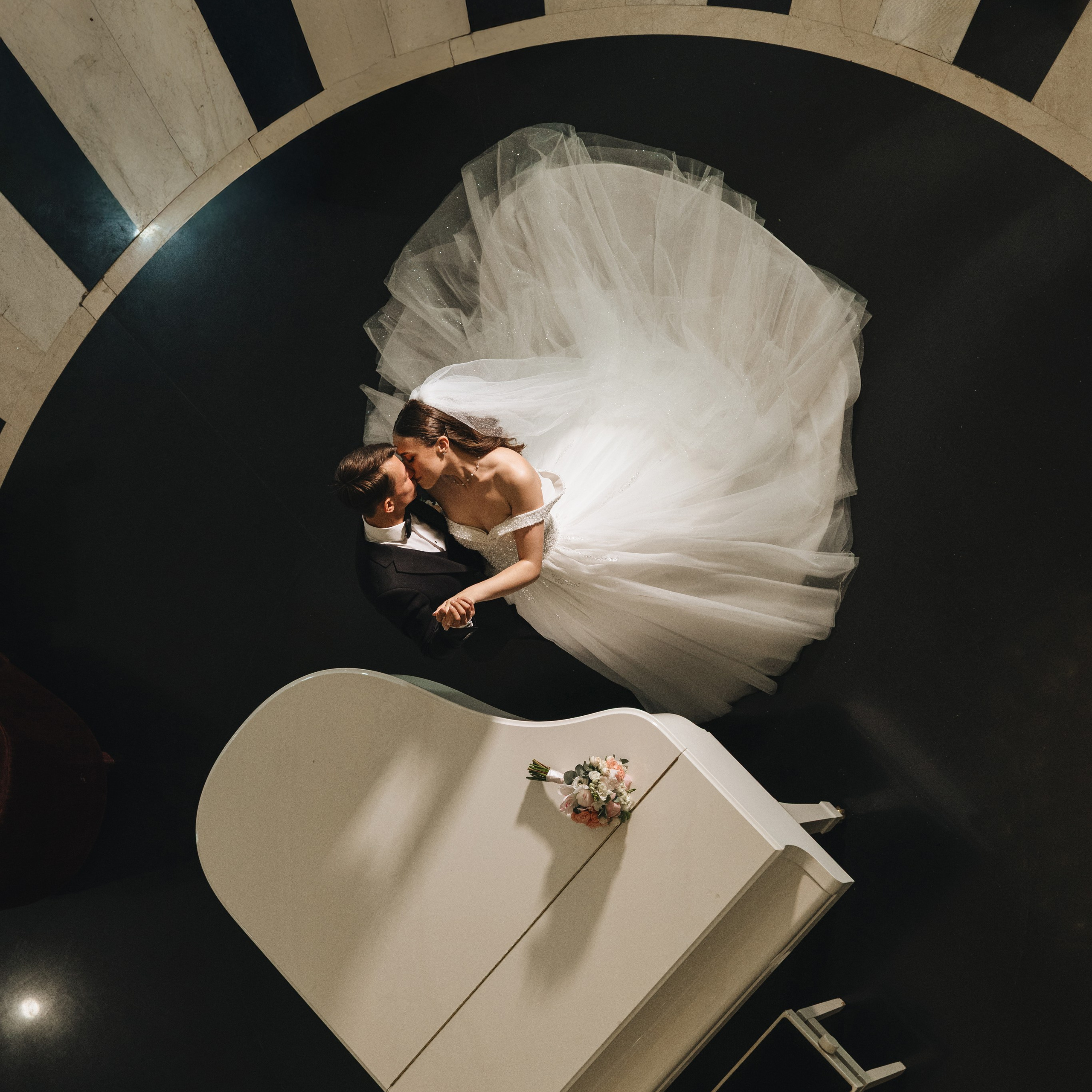 Свадебная фотосессия Дарии и Вадима — фотостудия и прогулка. Семейный и свадебный фотограф в Донецке Елена Гордеева