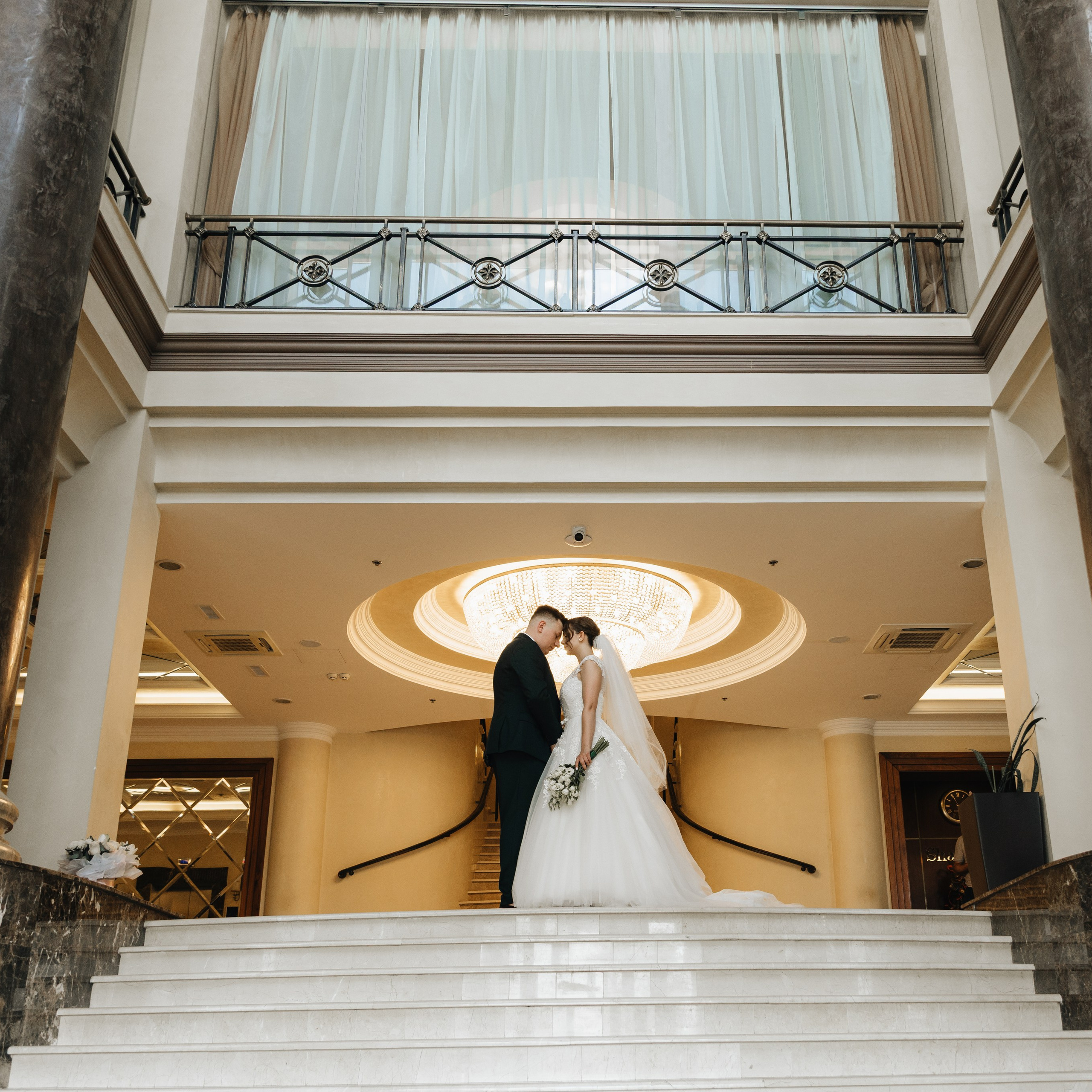 Свадебная фотосессия Дарии и Вадима — фотостудия и прогулка. Семейный и свадебный фотограф в Донецке Елена Гордеева