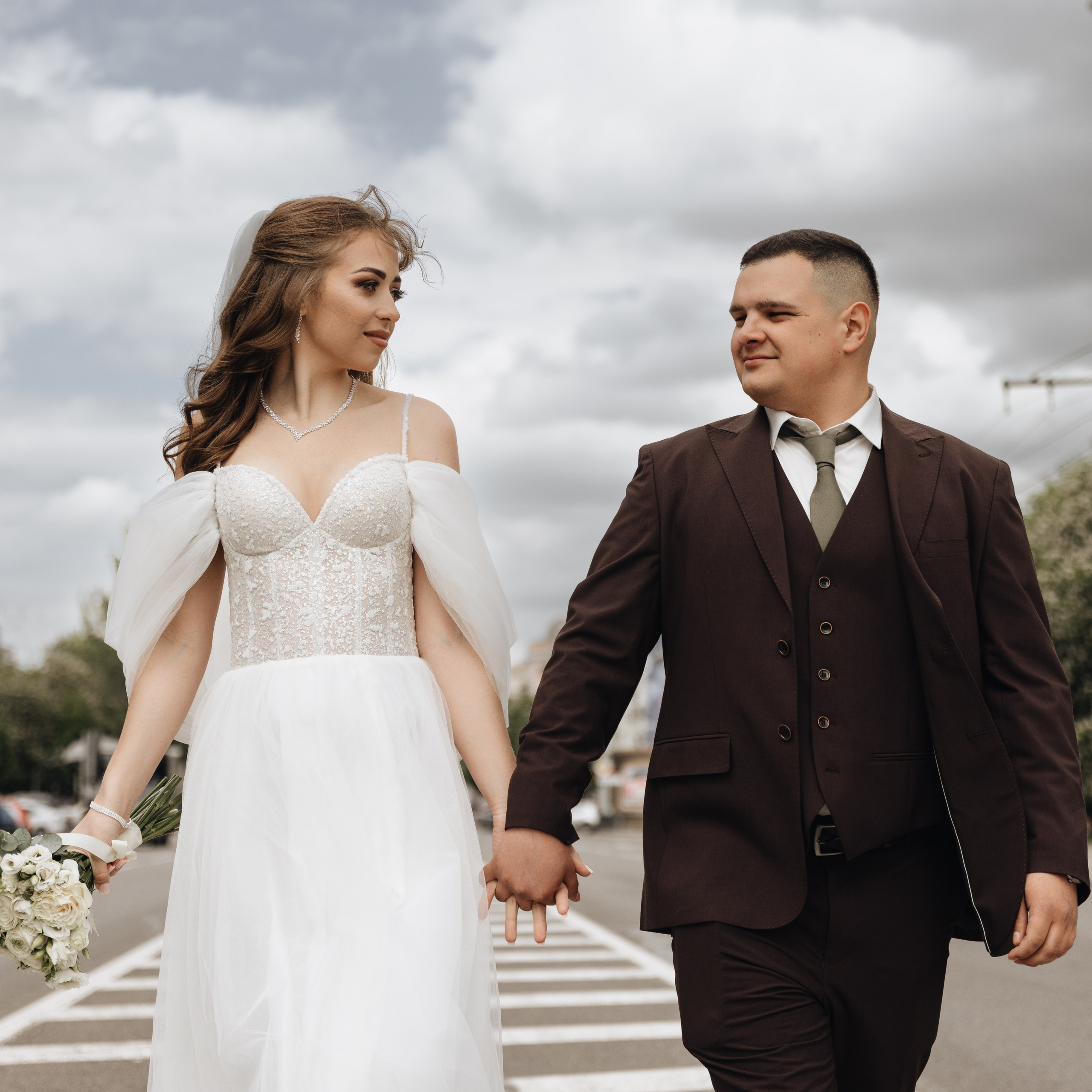 Свадебная фотосессия Дарии и Вадима — фотостудия и прогулка. Семейный и свадебный фотограф в Донецке Елена Гордеева