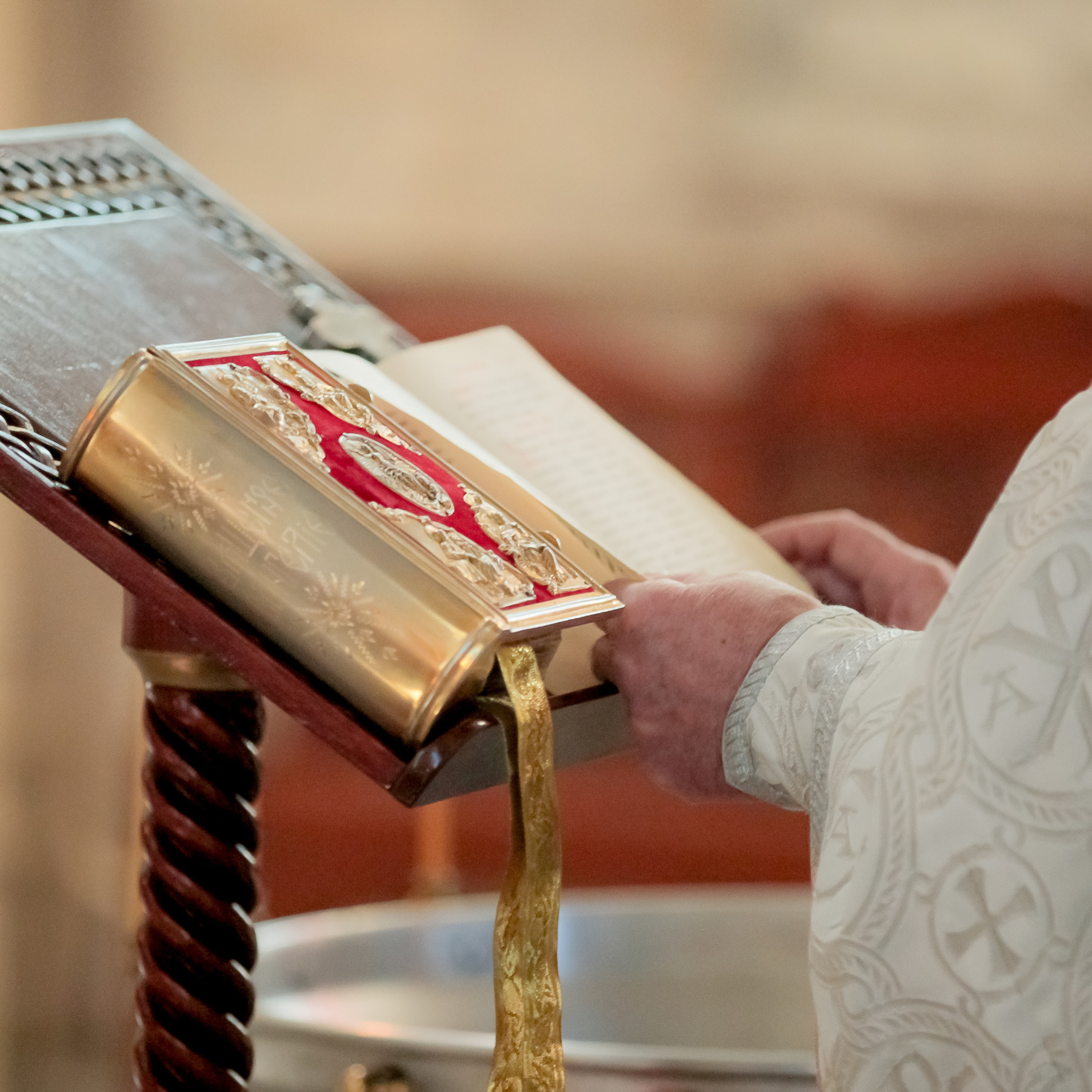 Фотограф церковных обрядов в Ростове-на-Дону. Профессиональная фото и. Максим Матвийченко и Виктория Басова профессионалы своего дела