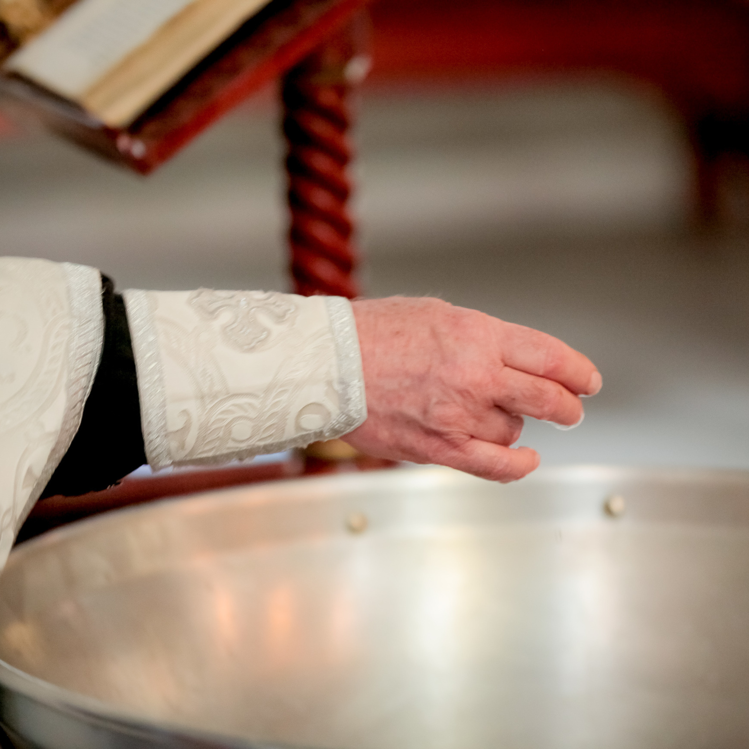 Фотограф церковных обрядов в Ростове-на-Дону. Профессиональная фото и. Максим Матвийченко и Виктория Басова профессионалы своего дела