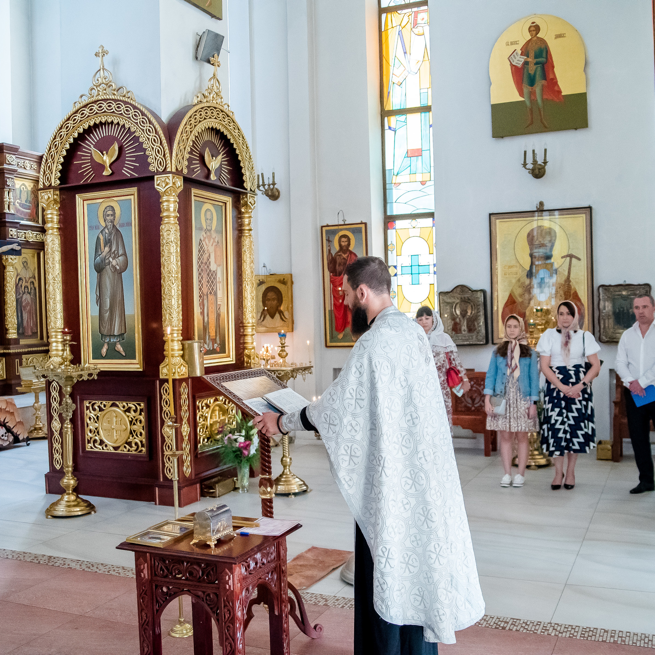 Photographer of church rites. Professional photo and video shooting of. Max Matvich and Victoria Basova are professionals in their field
