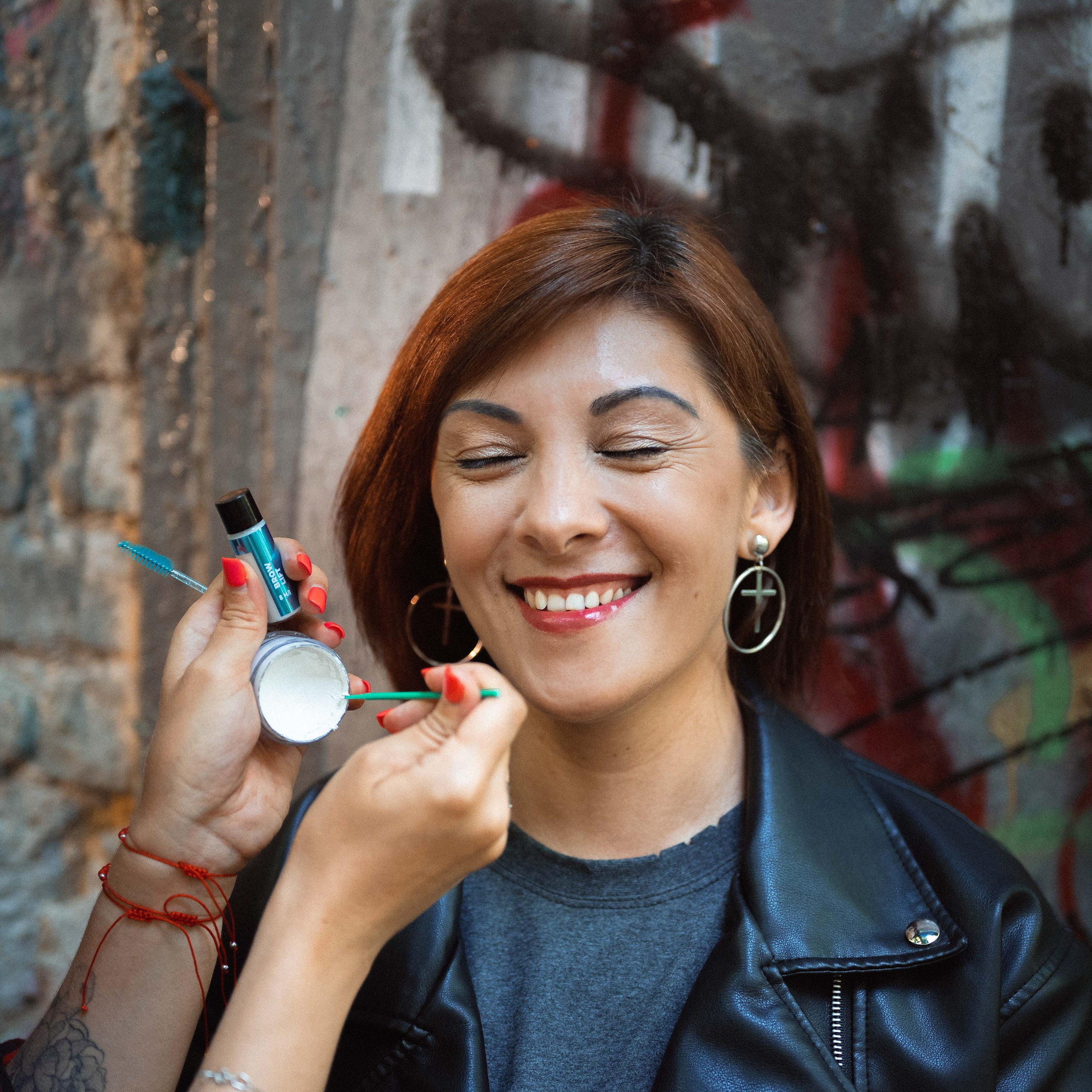 УХОД ЗА РЕСНИЦАМИ И БРОВЯМИ