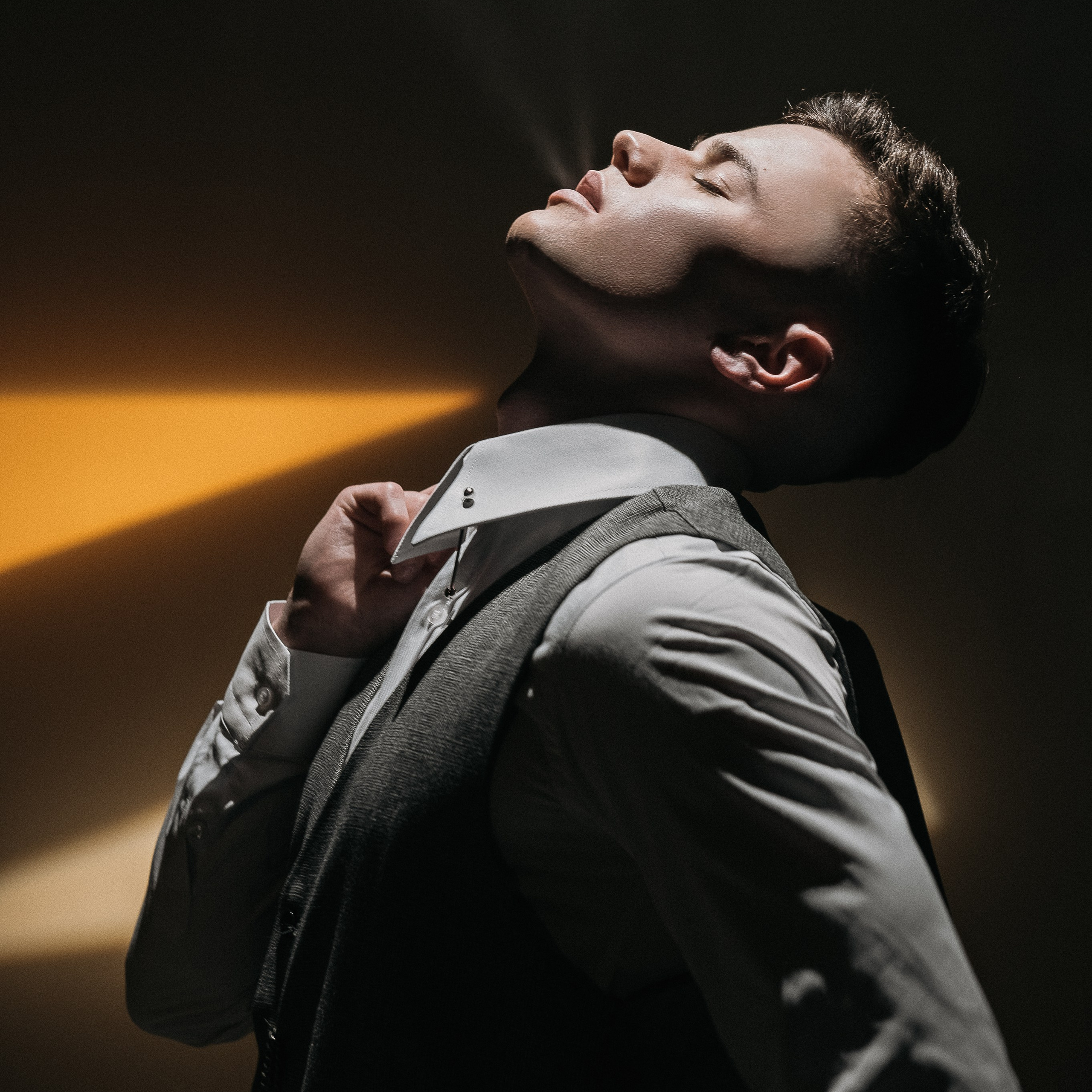 Мужской студийный портрет