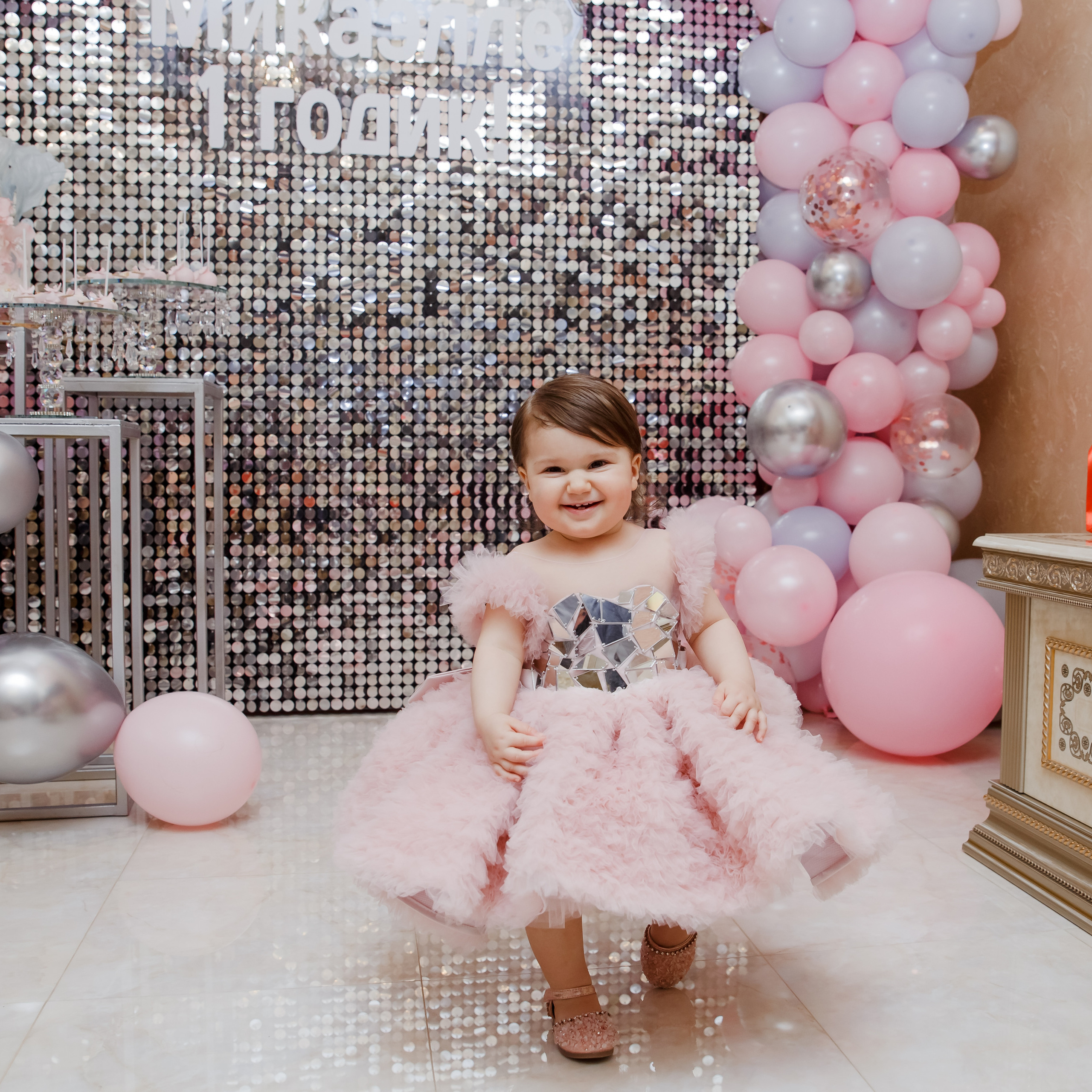 1 годик Микаэлле