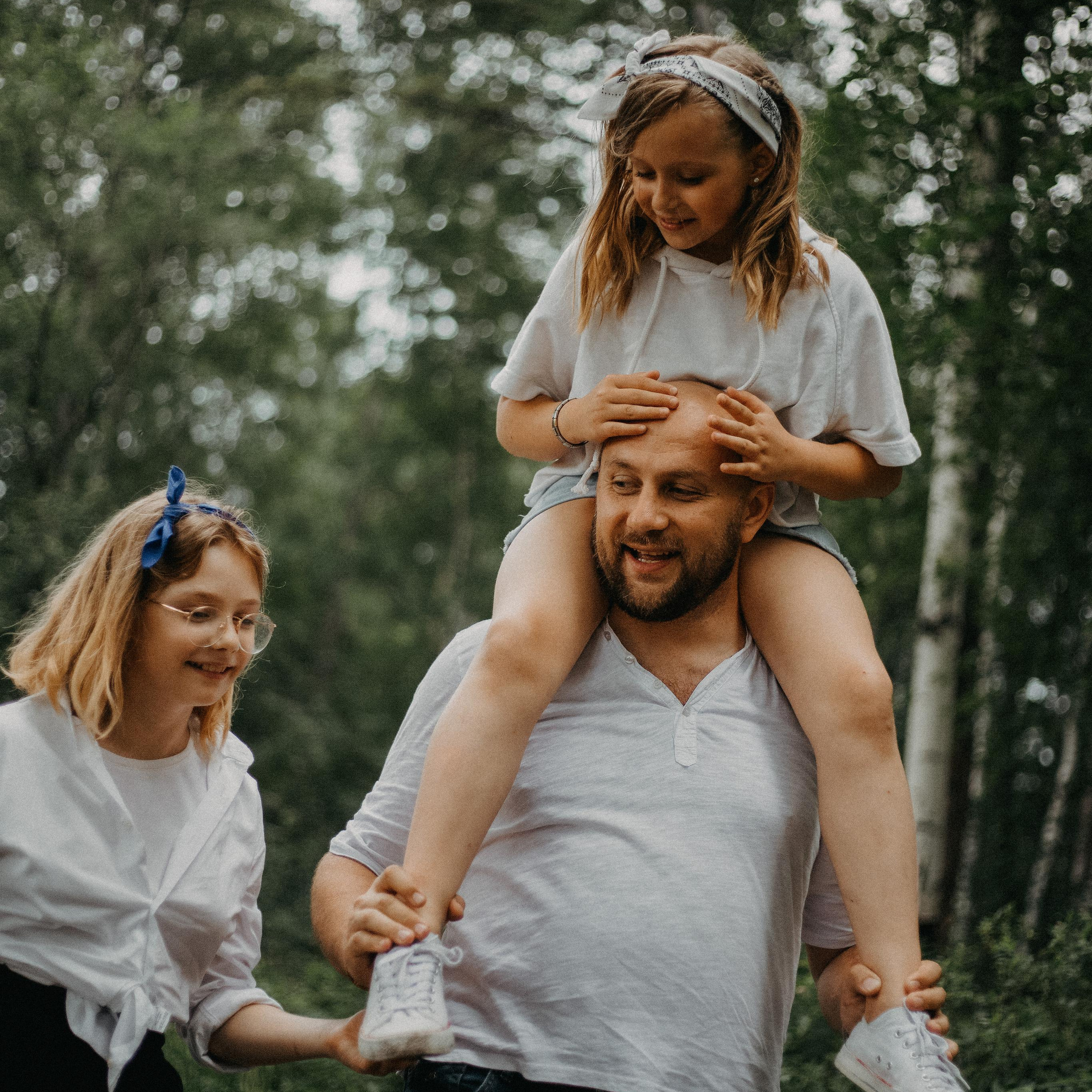 Папа и дочки