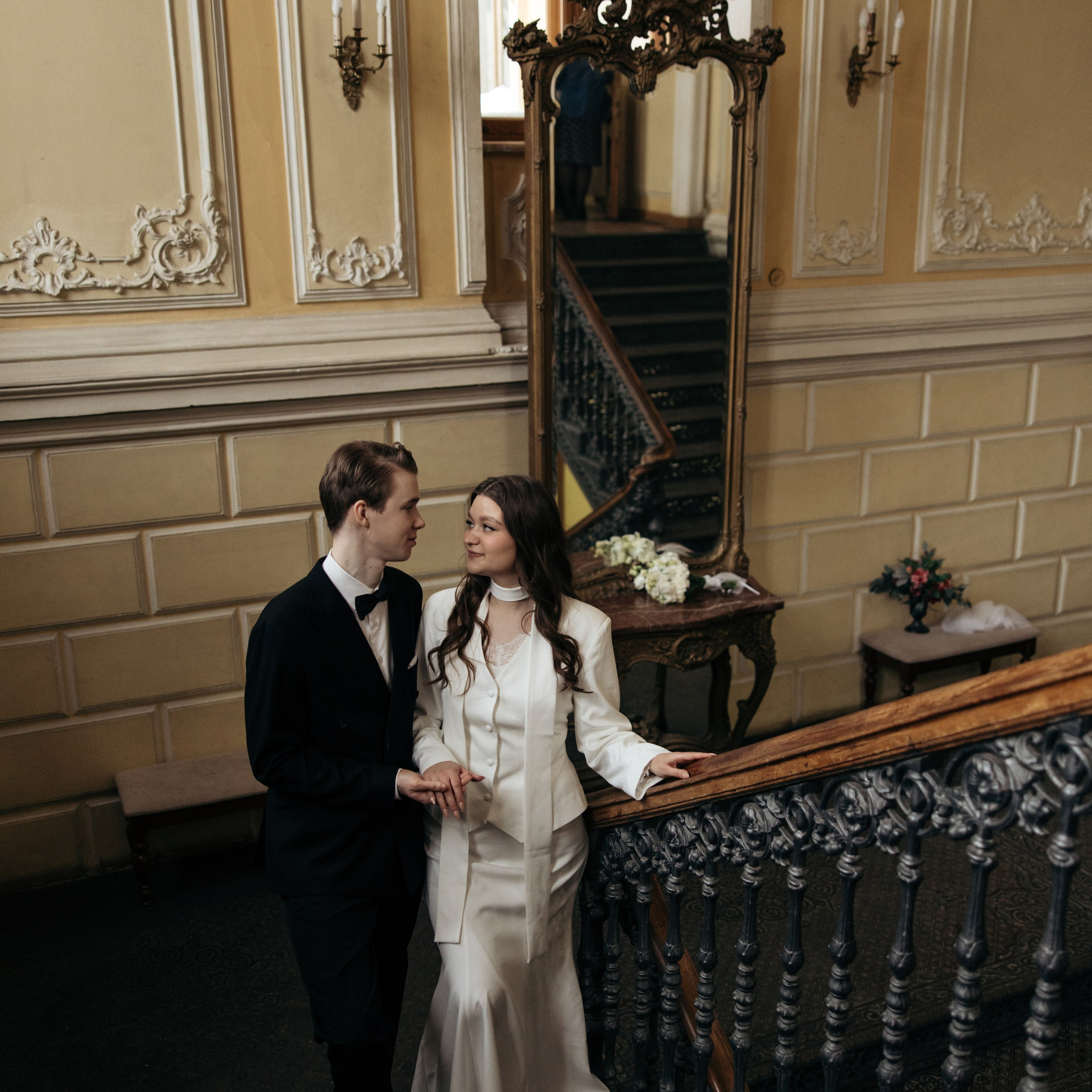 Роспись в читальне им. Пушкина — место, набирающее популярность в 2026 году. Свадебный фотограф Москва Виктория Медовик